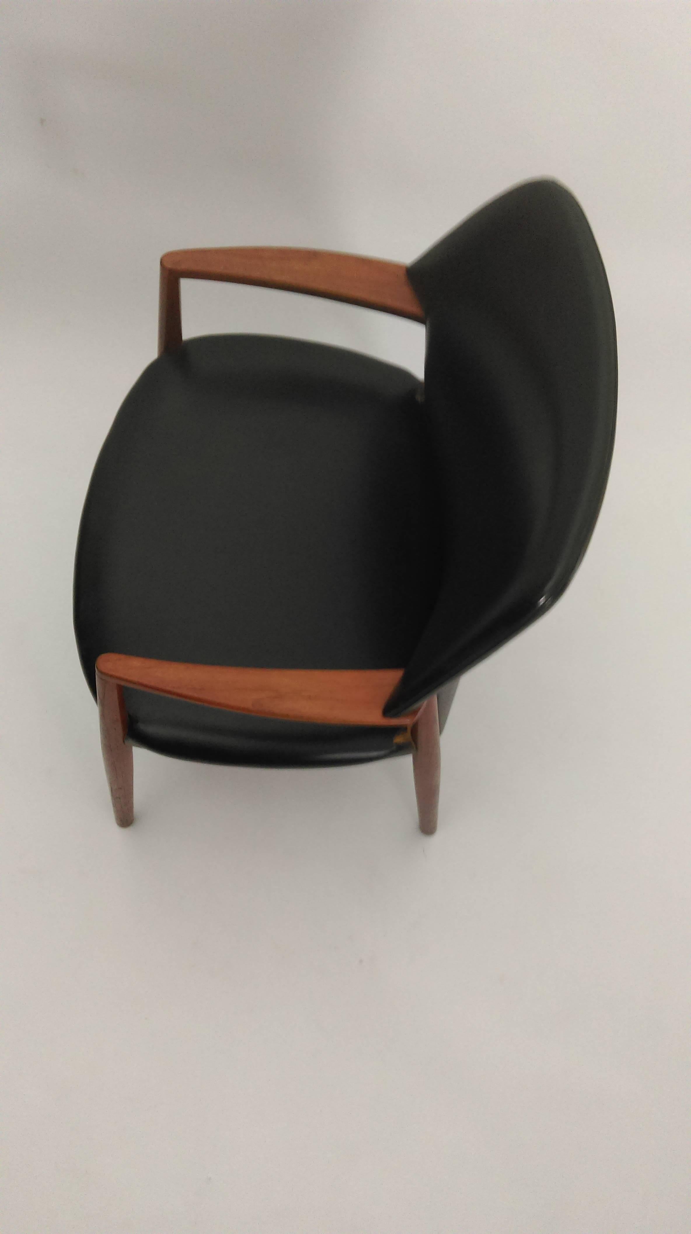 Rare version of Aksel Bender Madsen & Ejnar Larsens model 4205 designed in 1955 for Fritz Hansen.

The armchair has teak legs and armrests and a full backrest and is very comfortable. Frame of the chair has been refinished and the chair will be