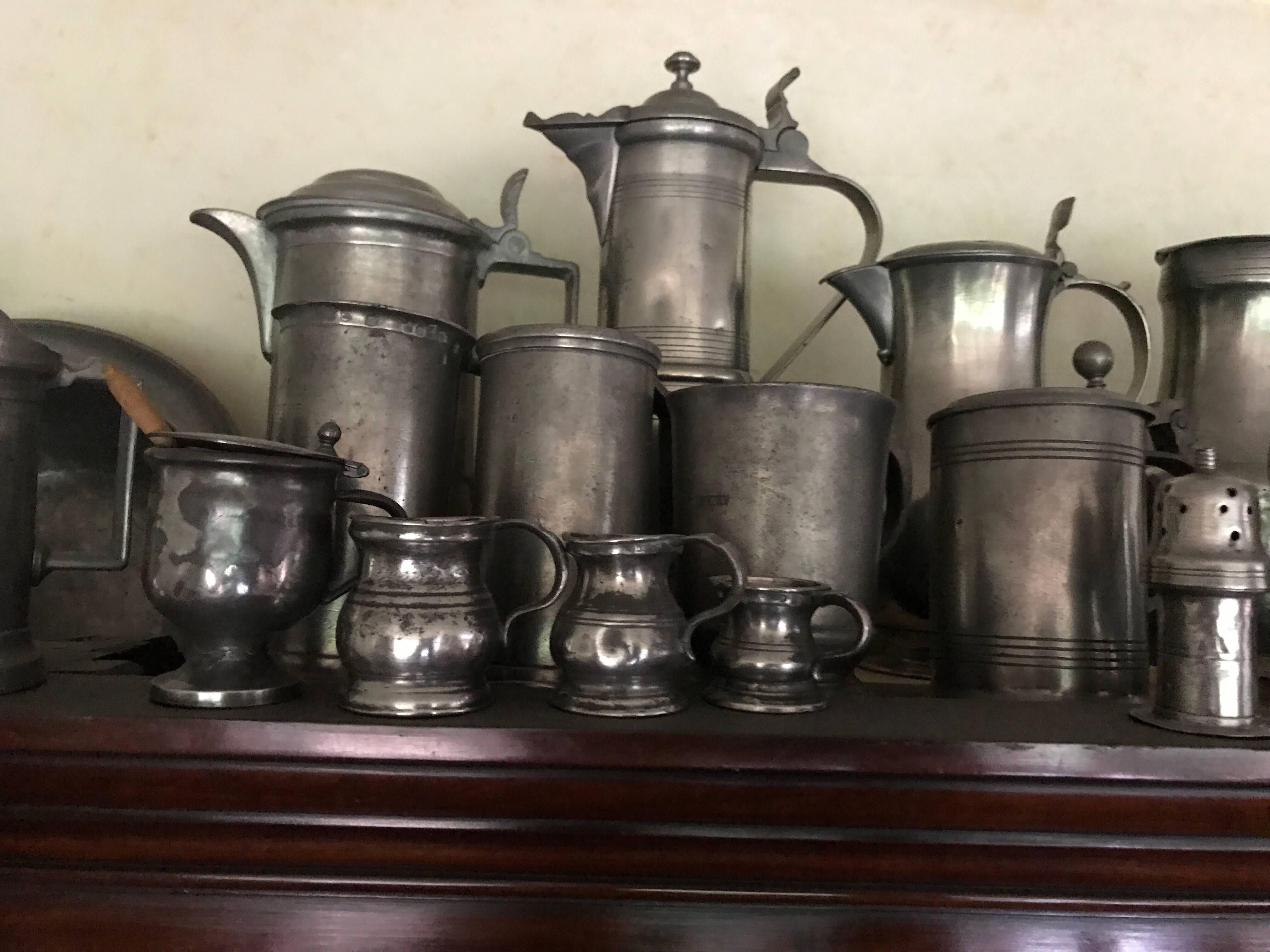 A great collection pewter if the 18th and 19th century
Saltshaker, pepper mill, sand holders
Beer and wine jugs. And coffee and Thea pots
etc
measuring beaker
Crucifix
Six plus one plate signed and stamped prinsbisdom liege Lutich