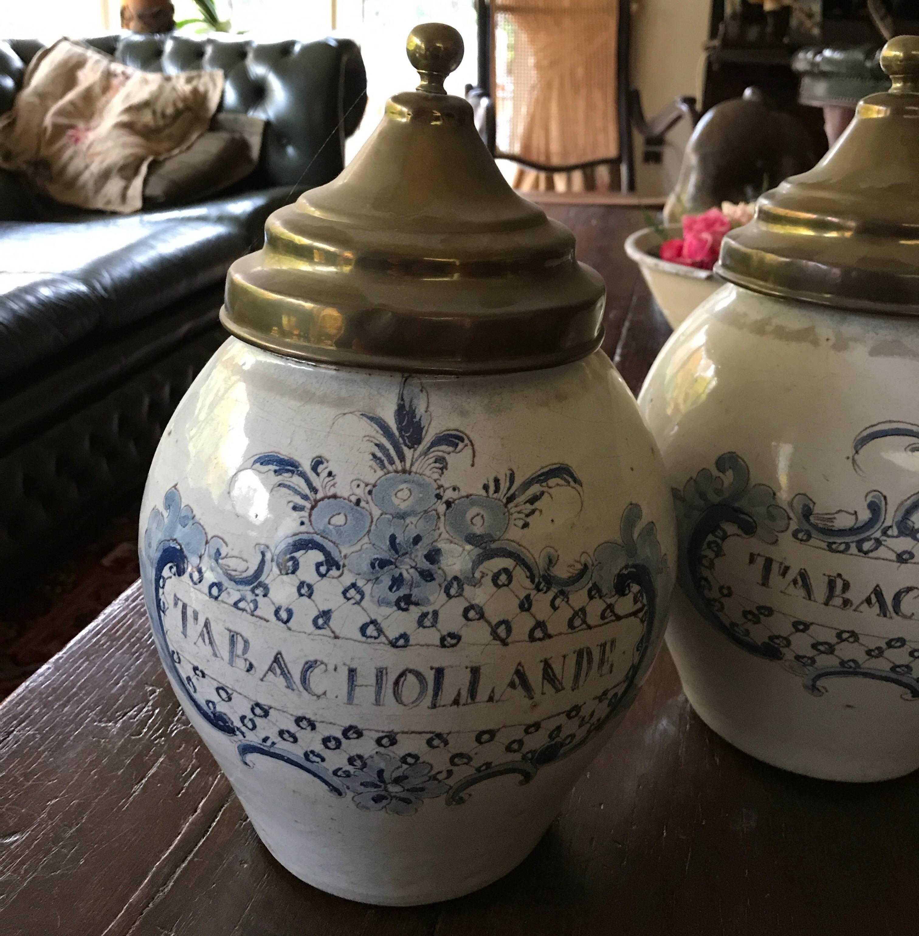 Two complete tobacco jars in delft blue
Probably made in France Strasbourg
18th century
One jar has a little damage under the lid.
       