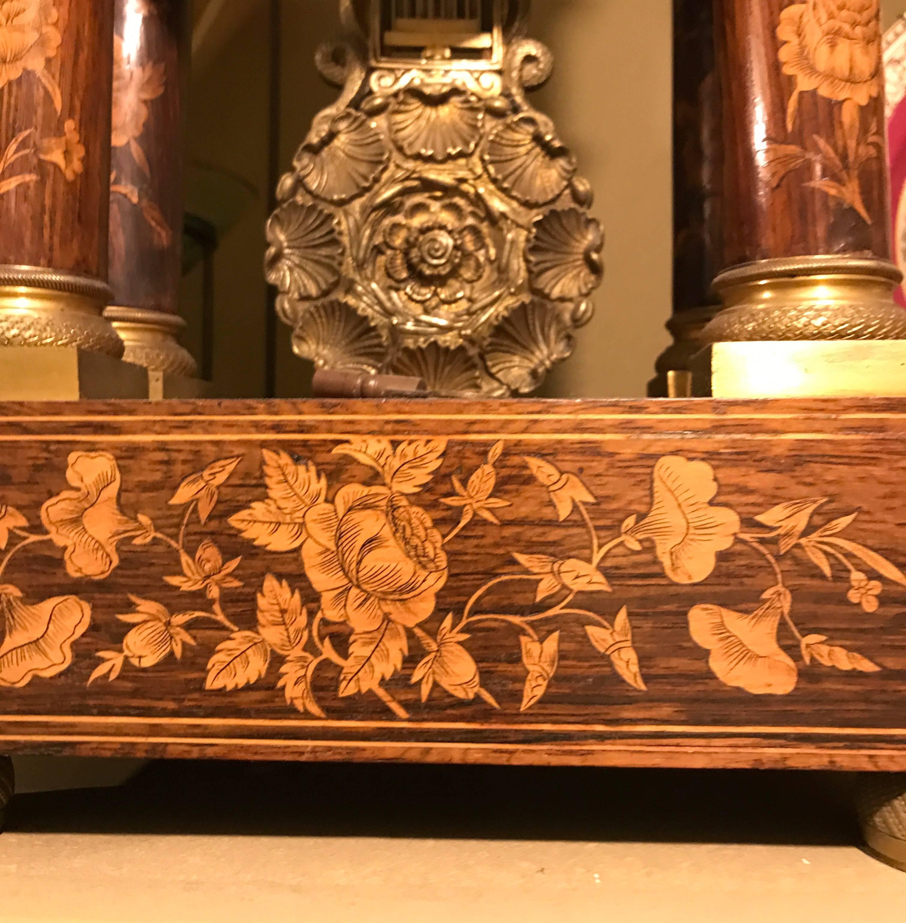 Mantelpiece clock complete and off the empire period, circa 1810
Beautiful inlaid marquetry off rosewood and other nobel woods
In working condition
Extra fotos off details can be made.
 