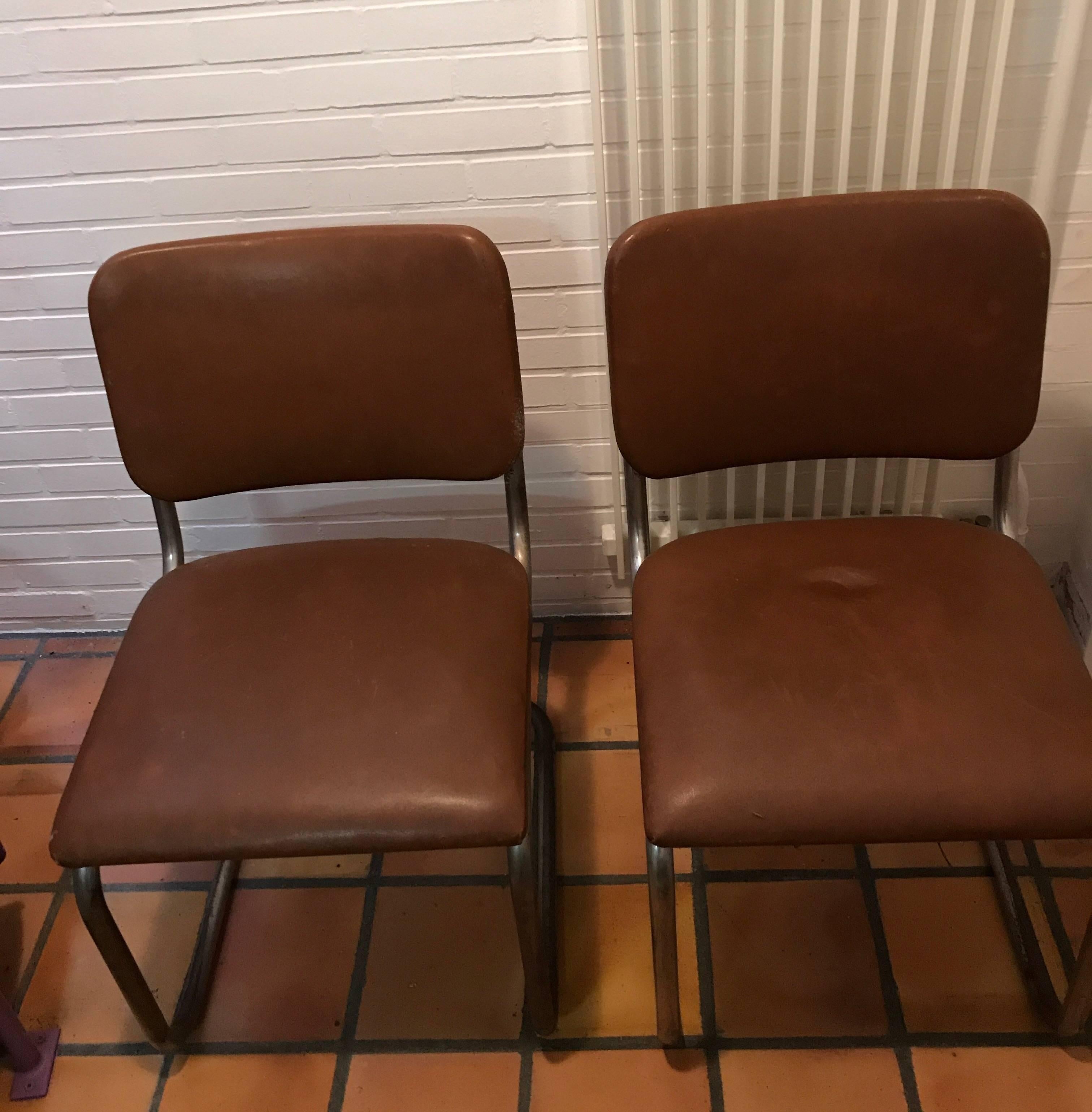 Thonet model B32 in brown simili
Early chroom with traces and patina off time
Produced from 1935 till 1950
Signed or larked on the back seat 
Early production and very collectable chairs 
Nice pair.
 