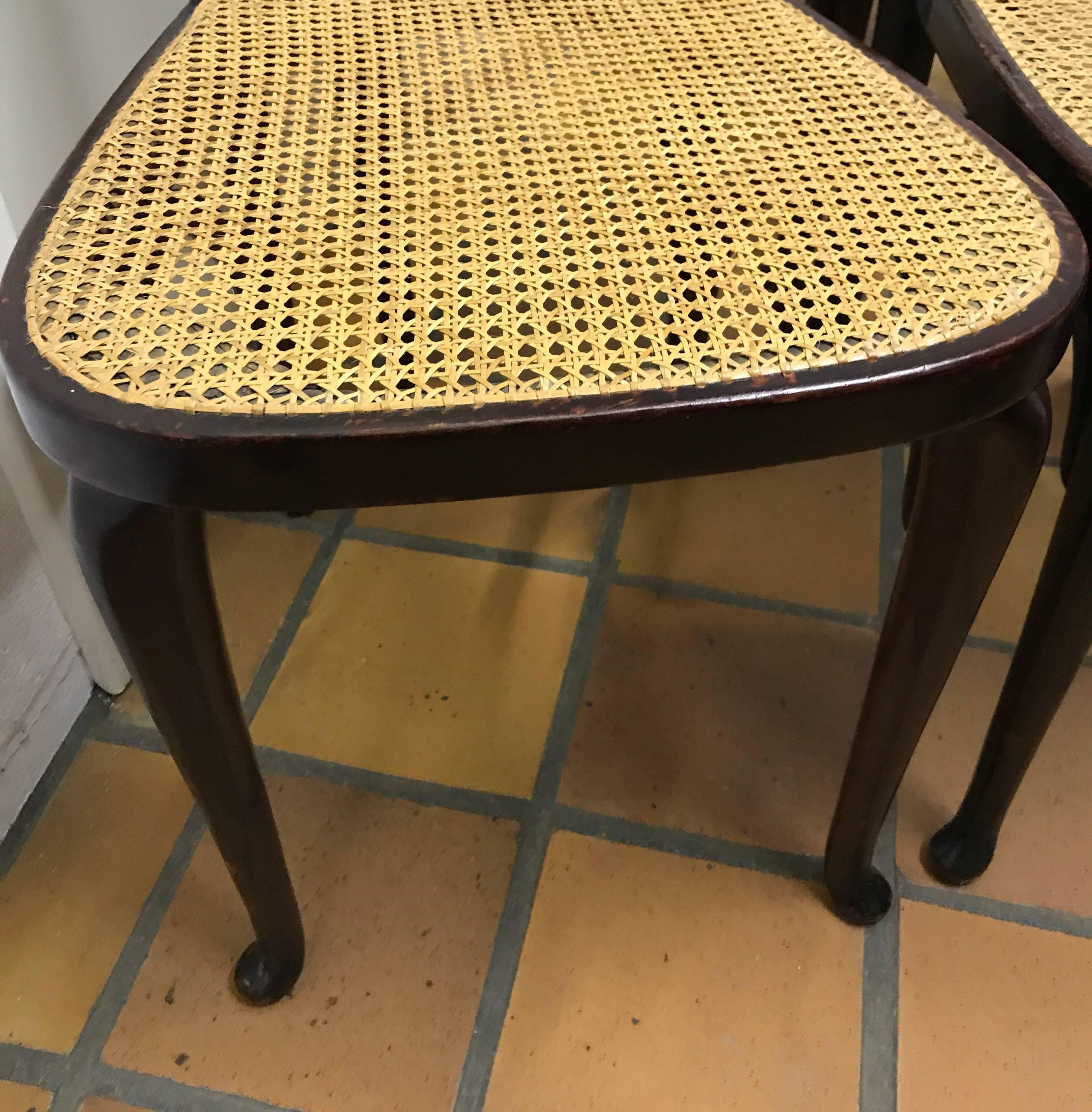 Catalogo Thonet nr 461 del 1910
Thonet era l'unico produttore di questa sedia a Frankenberg, in Germania.
Stile Jugendstil o Art Nouveau
Per sedie perfette con canne extra fini
Nella parte inferiore si può notare che i metodi di produzione erano