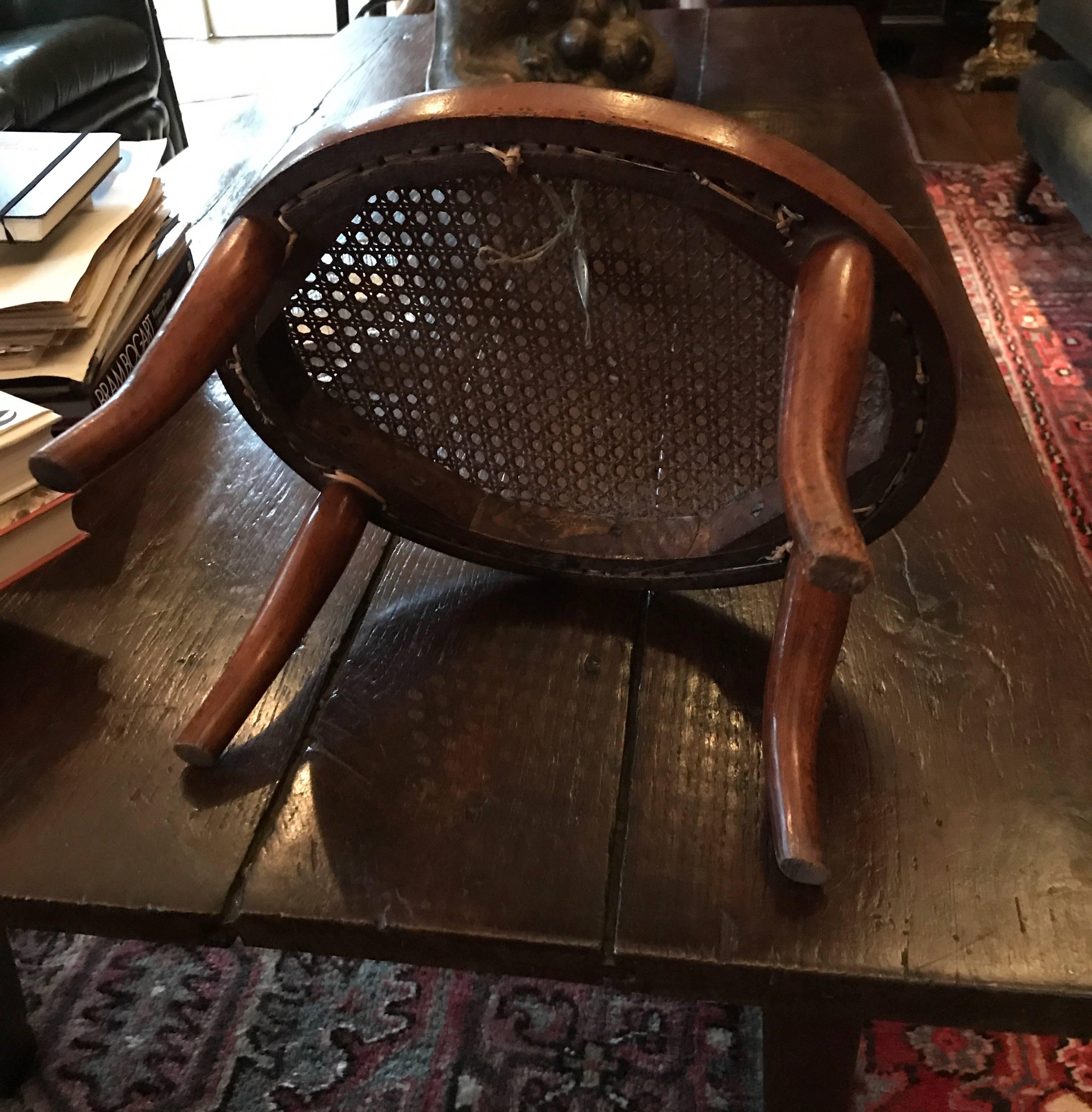 Thonet Footstool Rests off First Label, circa 1875 Caning Intact In Excellent Condition For Sale In Diest, Vlaams Brabant