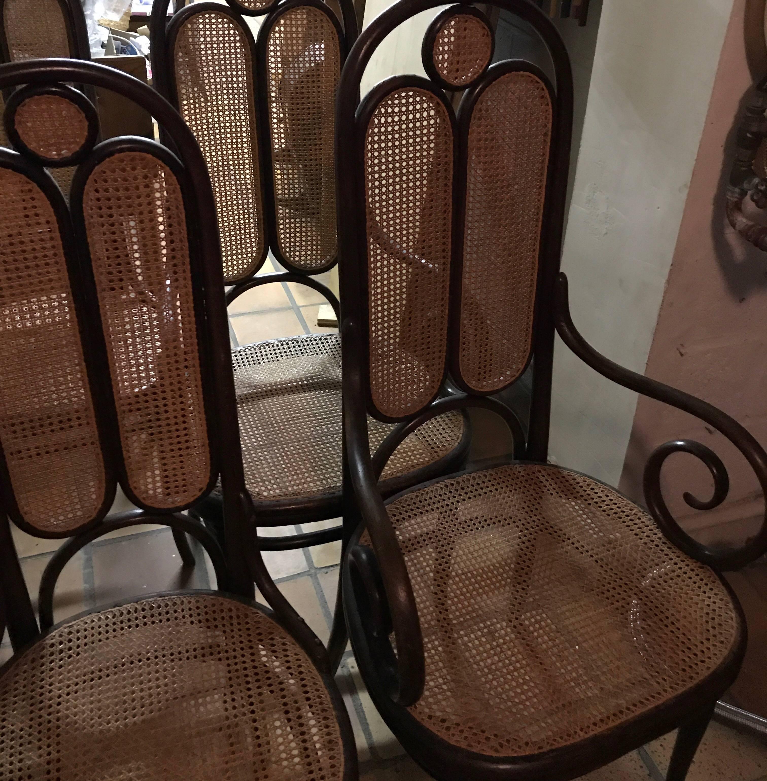 For chairs and two armchairs
Thonet nr 16 or christal palace inspired chairs
1870 labeled and stamped
New caning
Totally original and very rare to find a complete set of the same period
Beechwood in very good condition
Measure: Armchairs 55 x