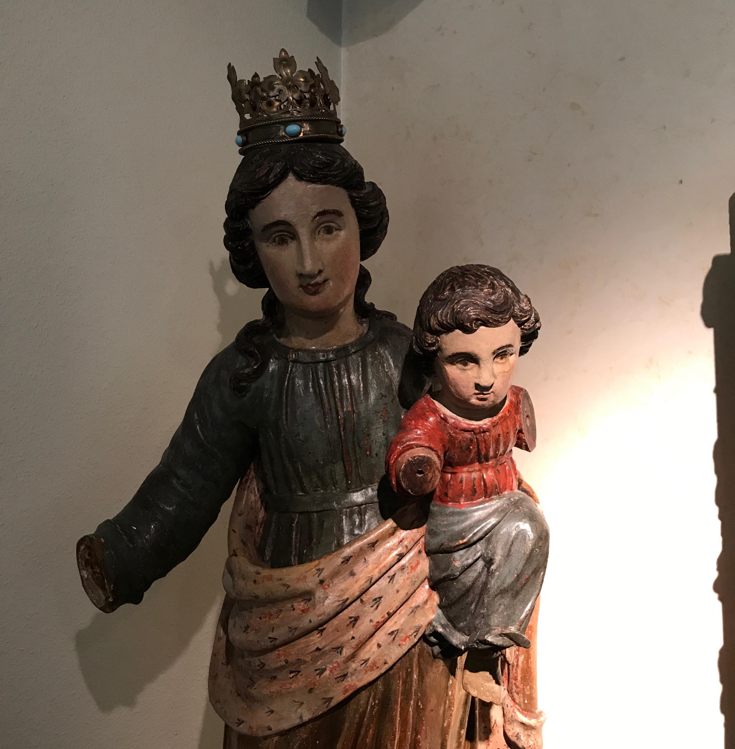 Statue of H.Maria and Child Jezus, 17th-18th Century, Polychrome Limewood In Excellent Condition For Sale In Diest, Vlaams Brabant