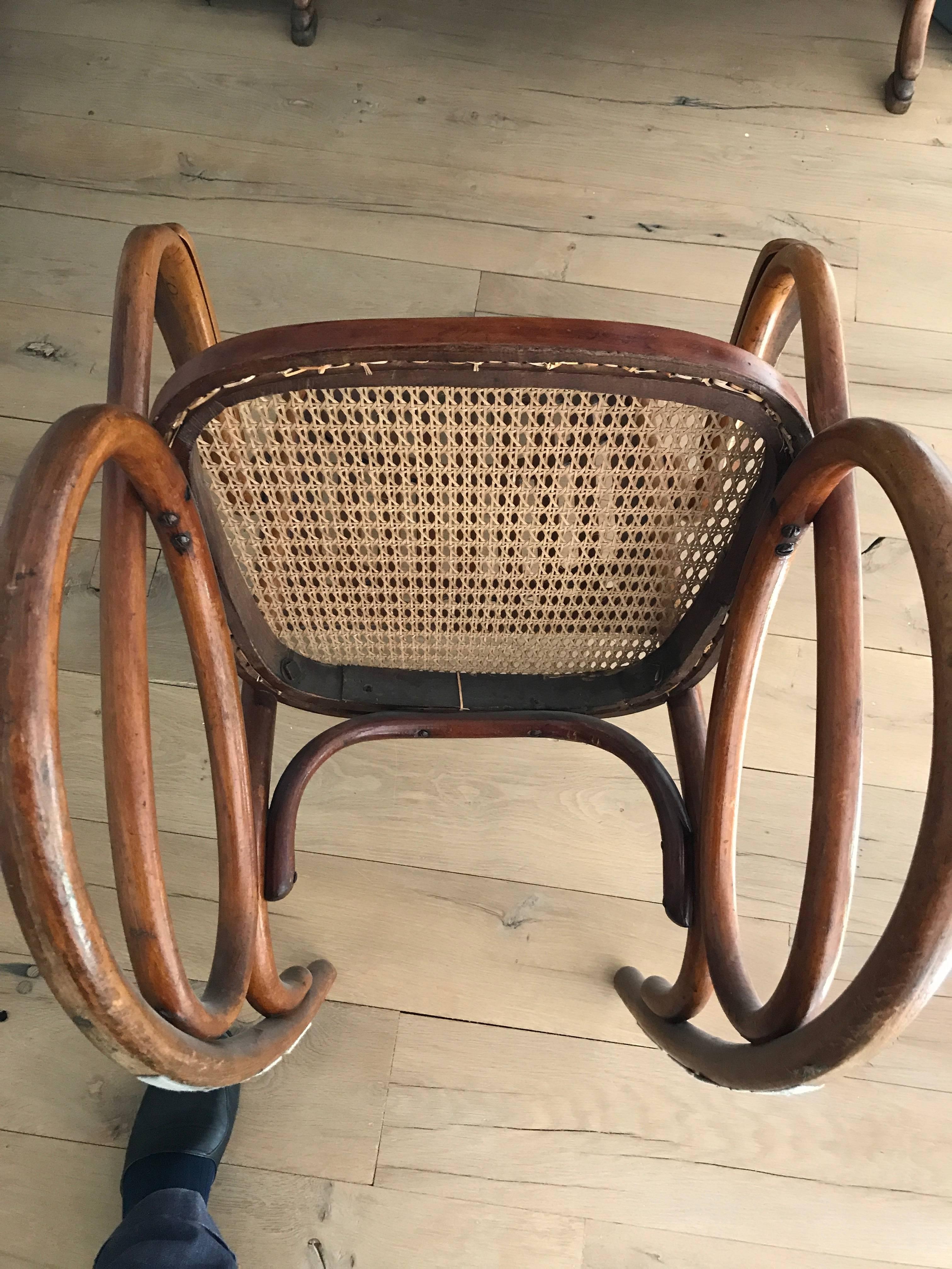 Travail du bois Bois courbé Thonet  Fauteuil à bascule Nr 71 Article de collection Jugendstill ! en vente