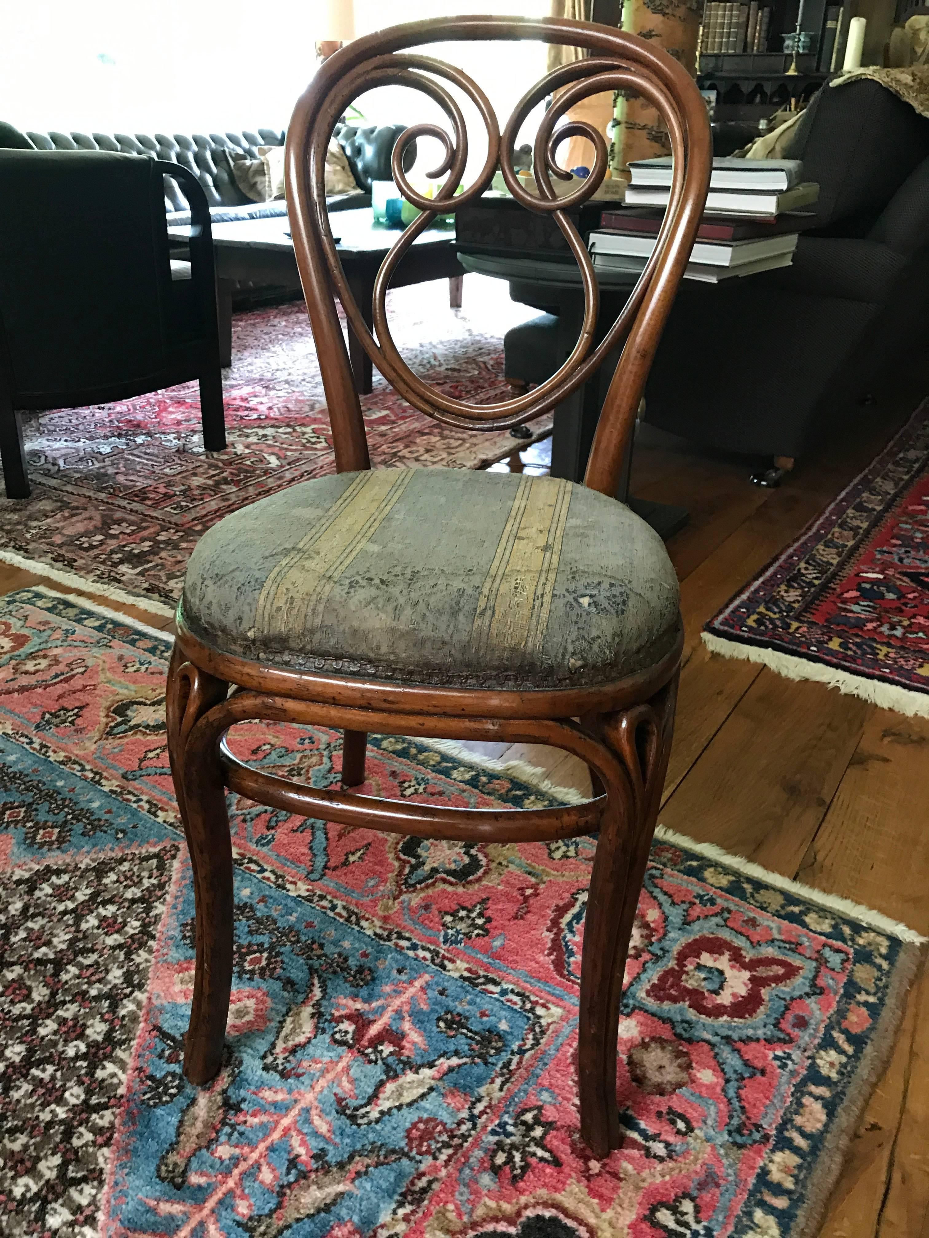 Two extremely rare collector items Thonet nr 13 (lucky 13)
Original first upholstery (in a not perfect condition)
First white Thonet stamp ever
pedigree origin provenance: Chateau Schonbrunn, Vienna 
circa 1860
Measures: 40 x 40 x 89 x