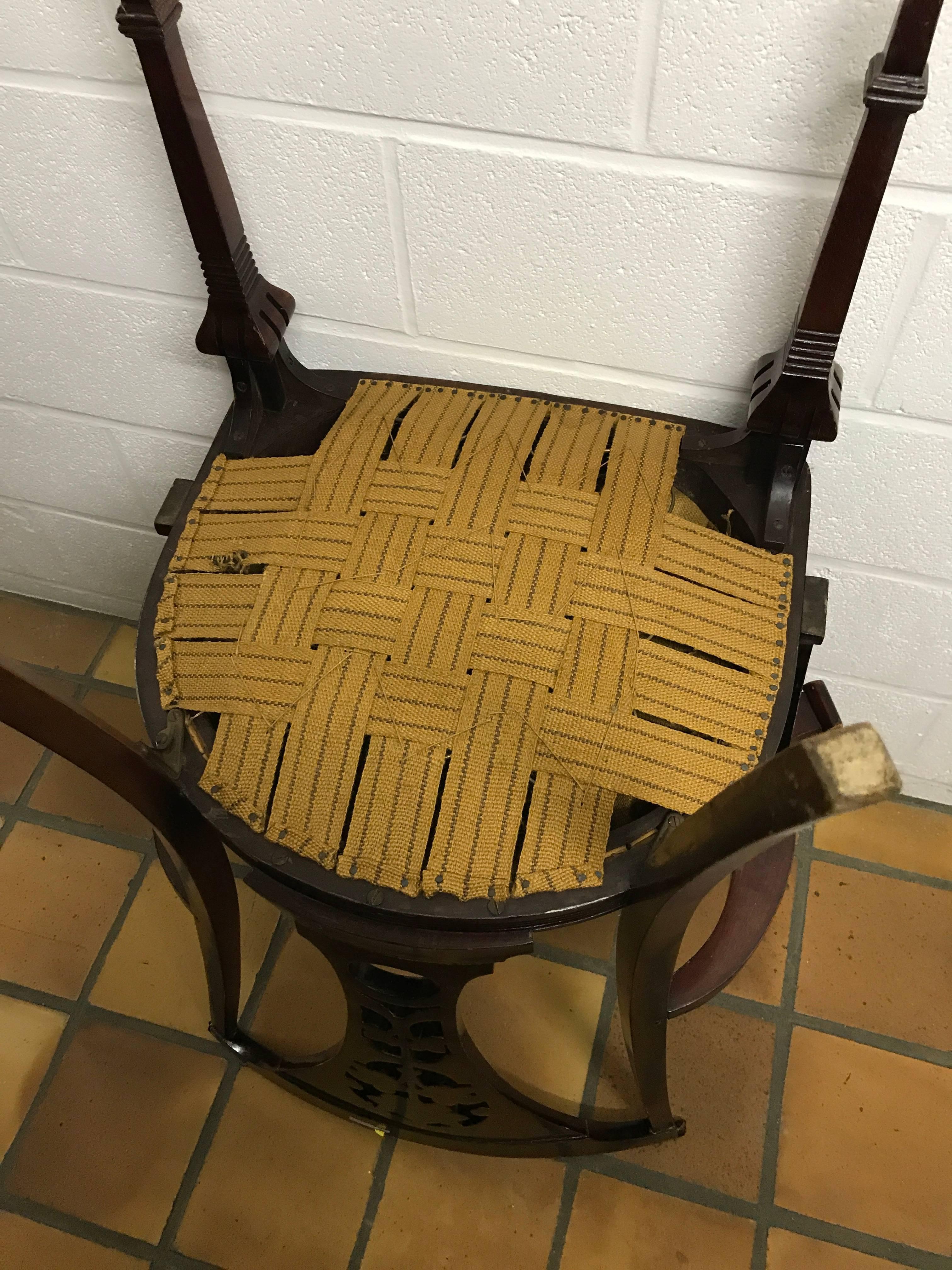 Thonet  Gebogenes Bugholz Außergewöhnlich seltene Sessel 1911-1915 gestempelt Mahagoni farbig (Frühes 20. Jahrhundert) im Angebot