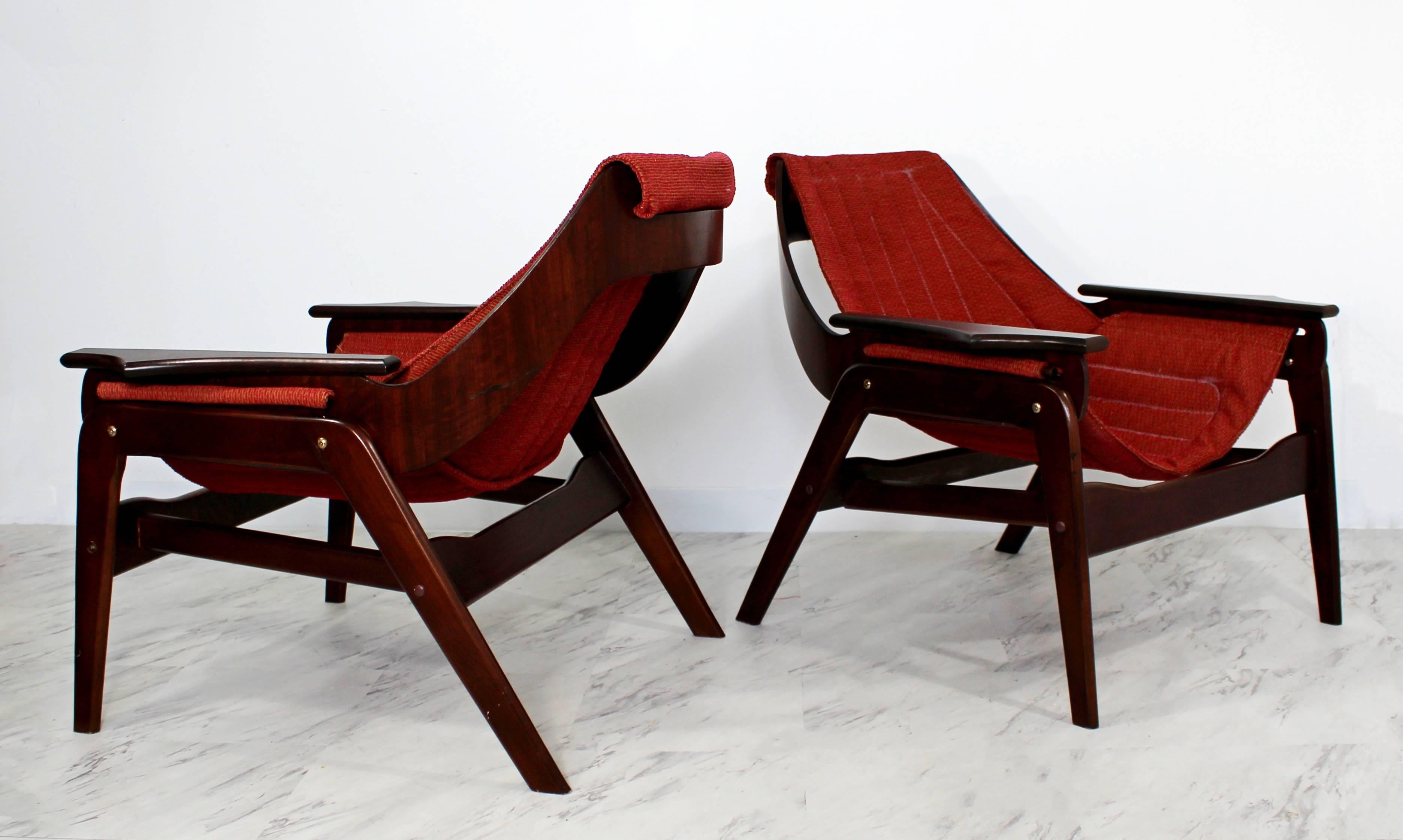 Mid-Century Modern Pair of Jerry Johnson Walnut Sling Lounge Chairs, 1960s In Good Condition In Keego Harbor, MI