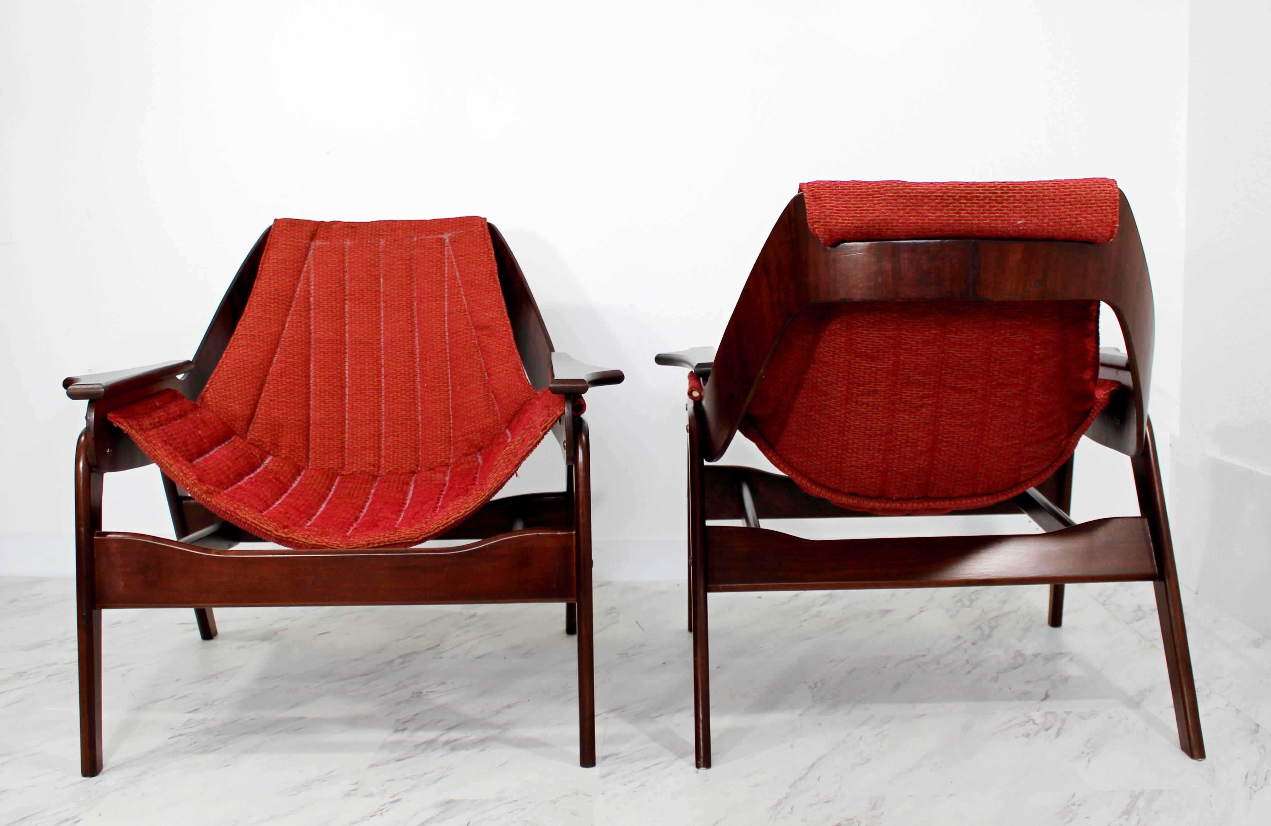 Mid-Century Modern Pair of Jerry Johnson Walnut Sling Lounge Chairs, 1960s 3