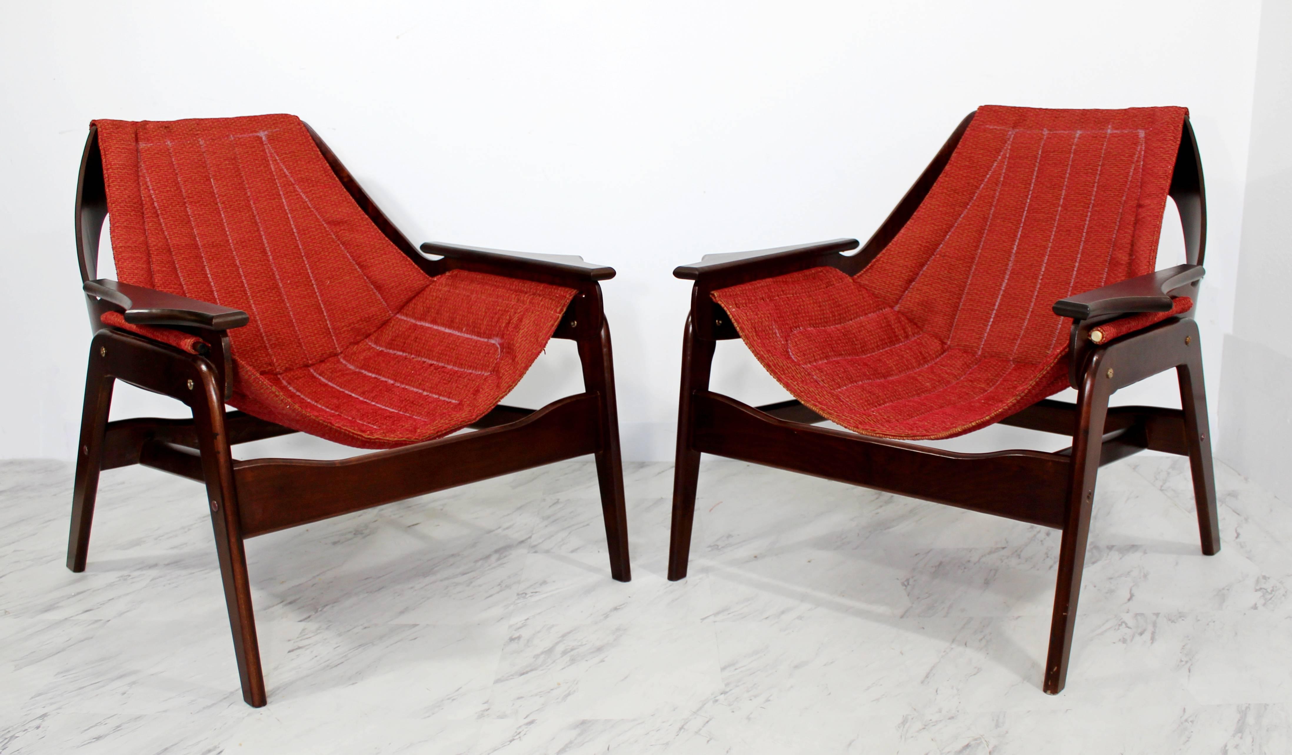 Mid-Century Modern Pair of Jerry Johnson Walnut Sling Lounge Chairs, 1960s 4