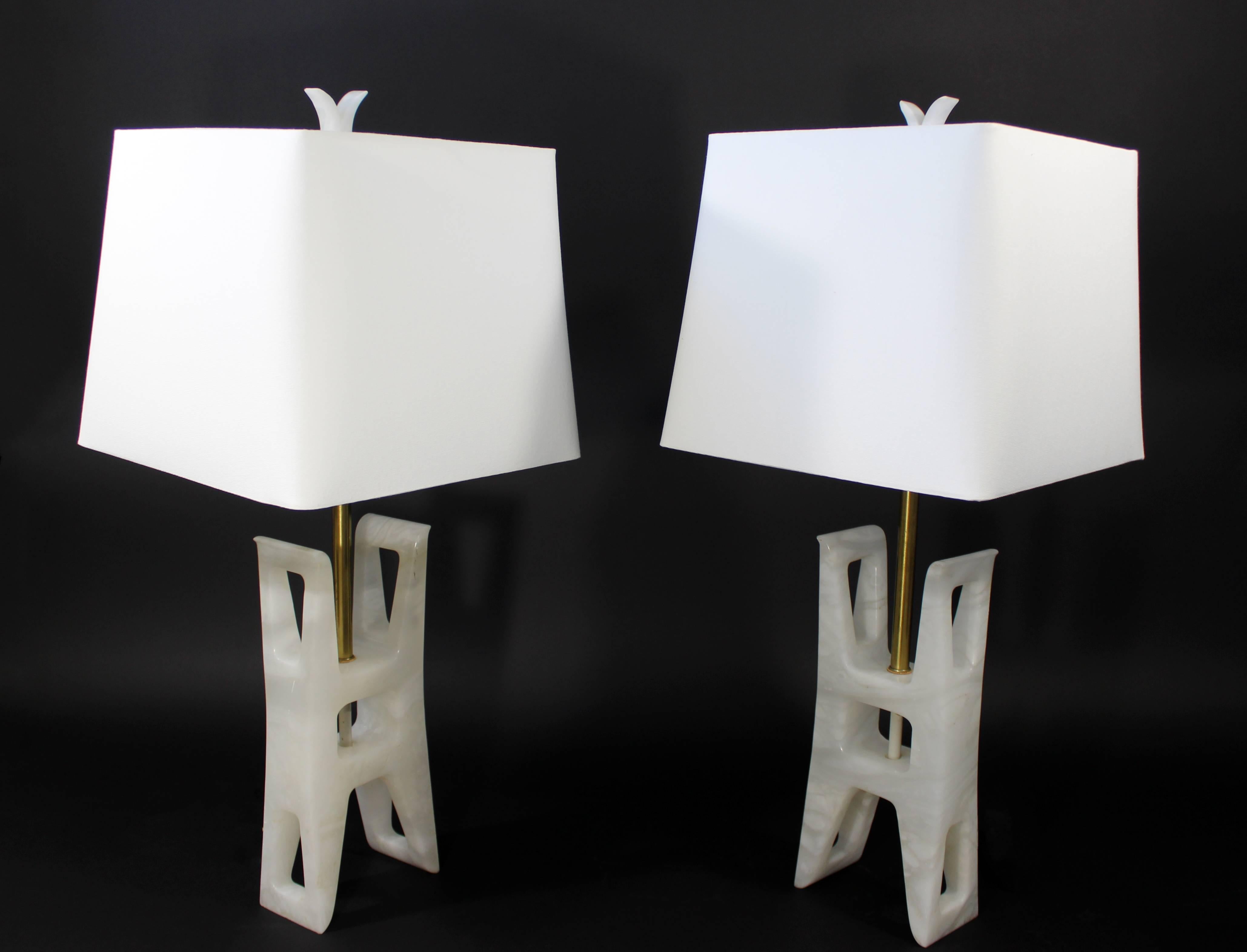 For your consideration is a stunningly beautiful and incredibly rare pair of white alabaster and brass table lamps, with their original shades and finials by Maurizio Tempestini for Lightolier. In excellent condition. The dimensions of the lamps are