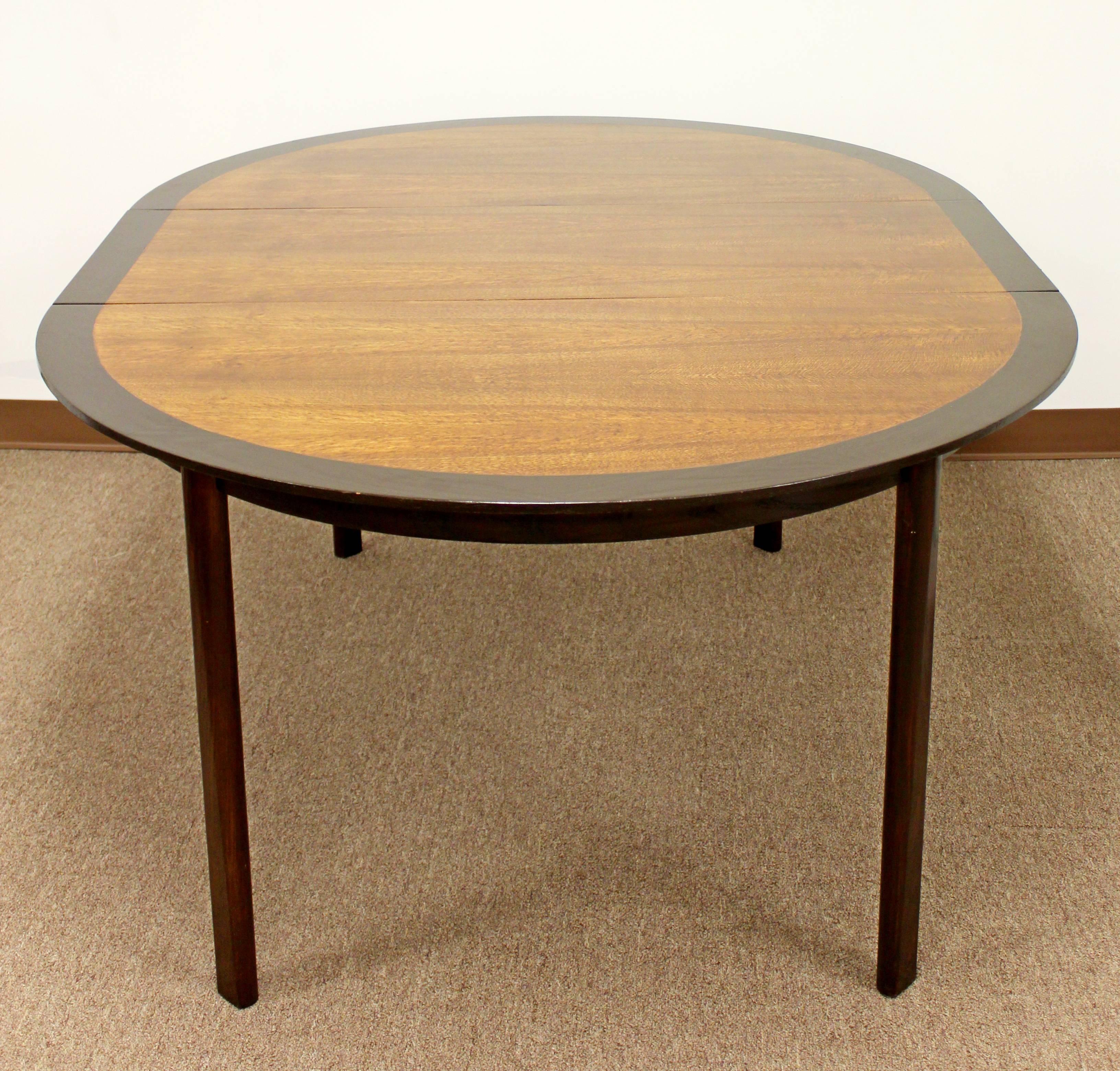 Mid-Century Modern Mahogany Oval Extendable Dining Table and Leafs by Dunbar In Good Condition In Keego Harbor, MI