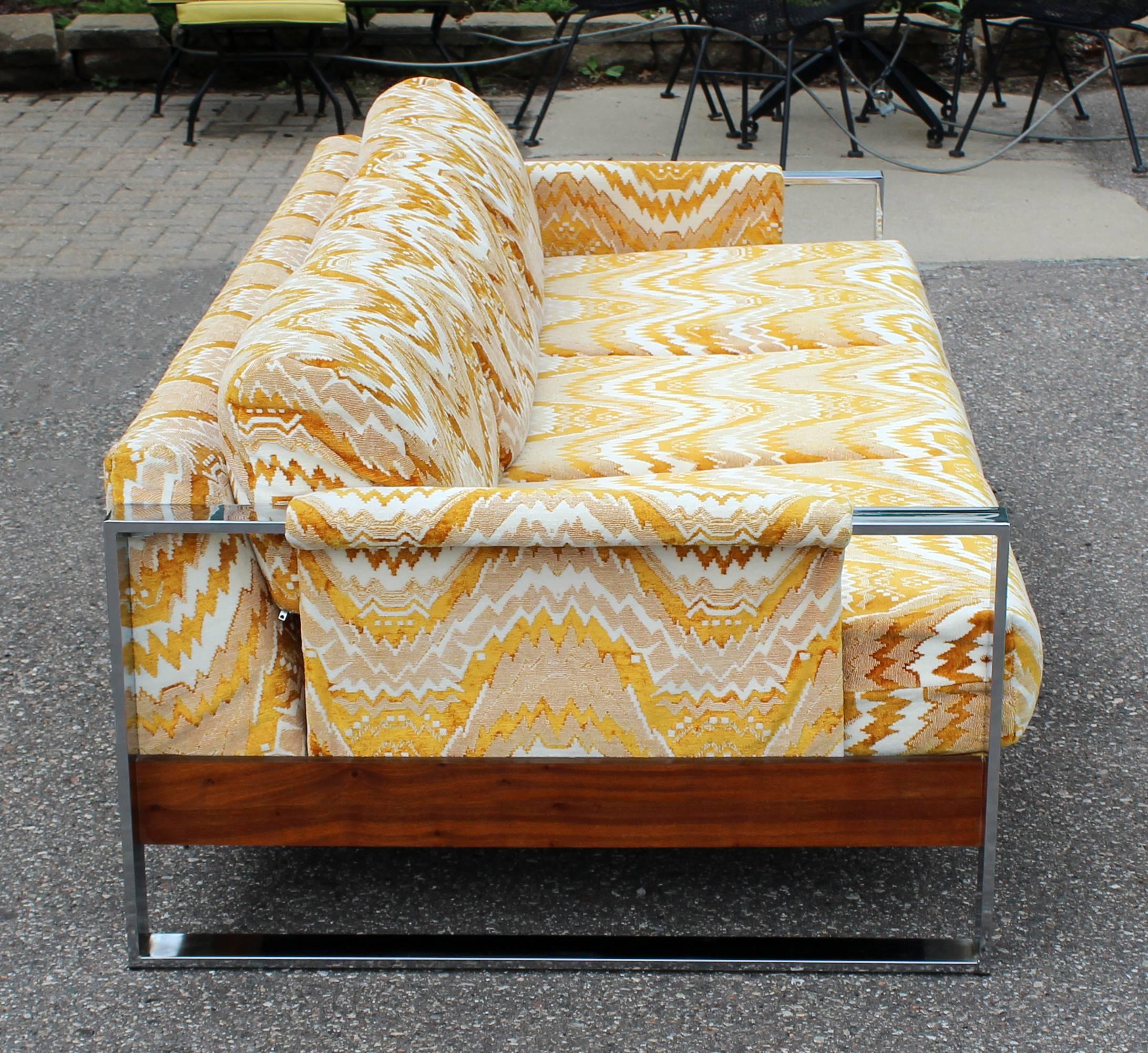 Milo Baughman Flat Bar Chrome & Wood Sofa Lounge Chair Set Lenor Larsen Fabric In Good Condition In Keego Harbor, MI