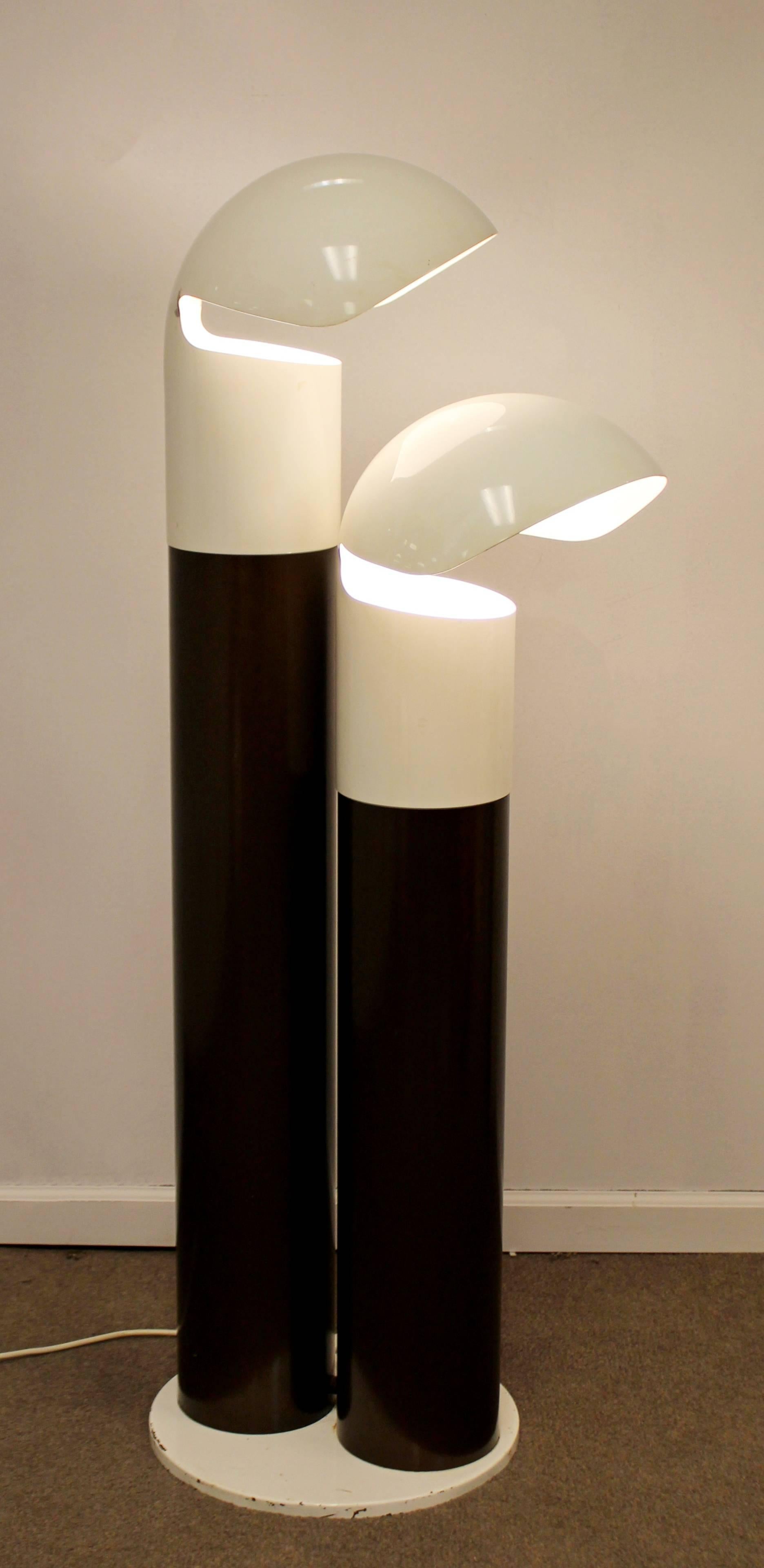 For your consideration is a fabulous, Dual head, tubular metal floor lamp from Italy. Designed by Francesco Buzzi Ceriani, circa 1970s. In very good vintage condition. The dimensions are 16