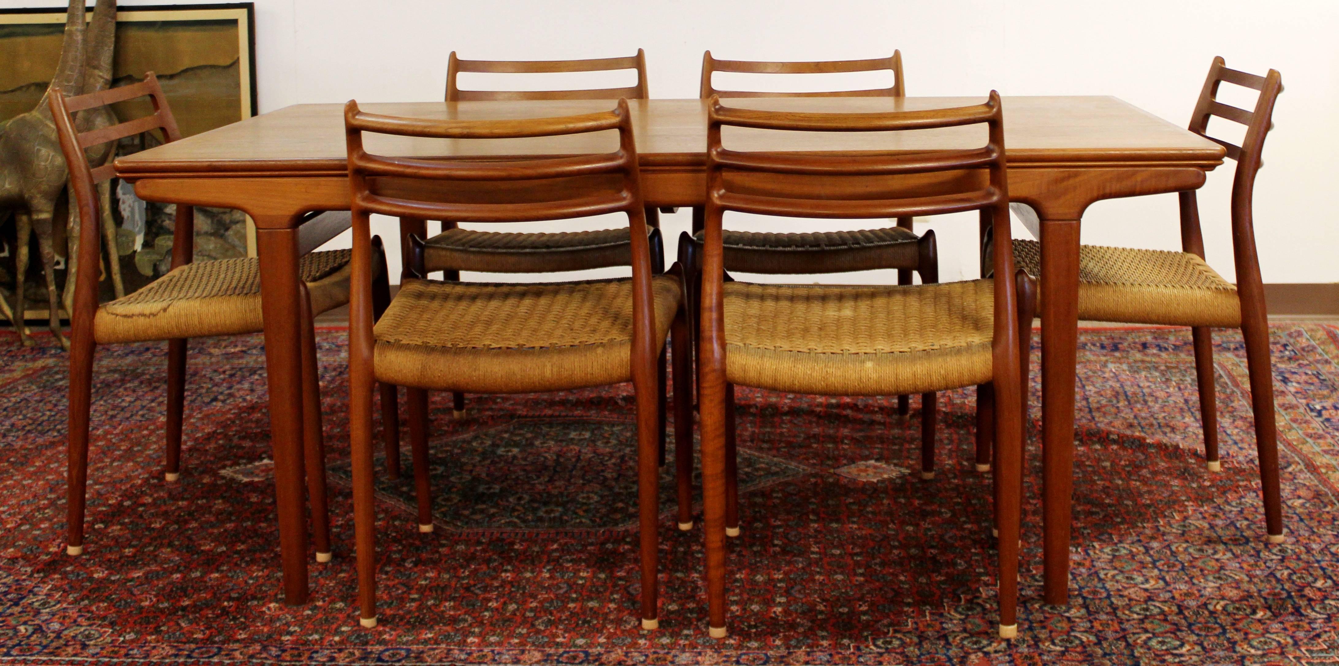 Mid-Century Modern Danish Teak Expandable Dining Table Six Chairs Two Leaves In Good Condition In Keego Harbor, MI