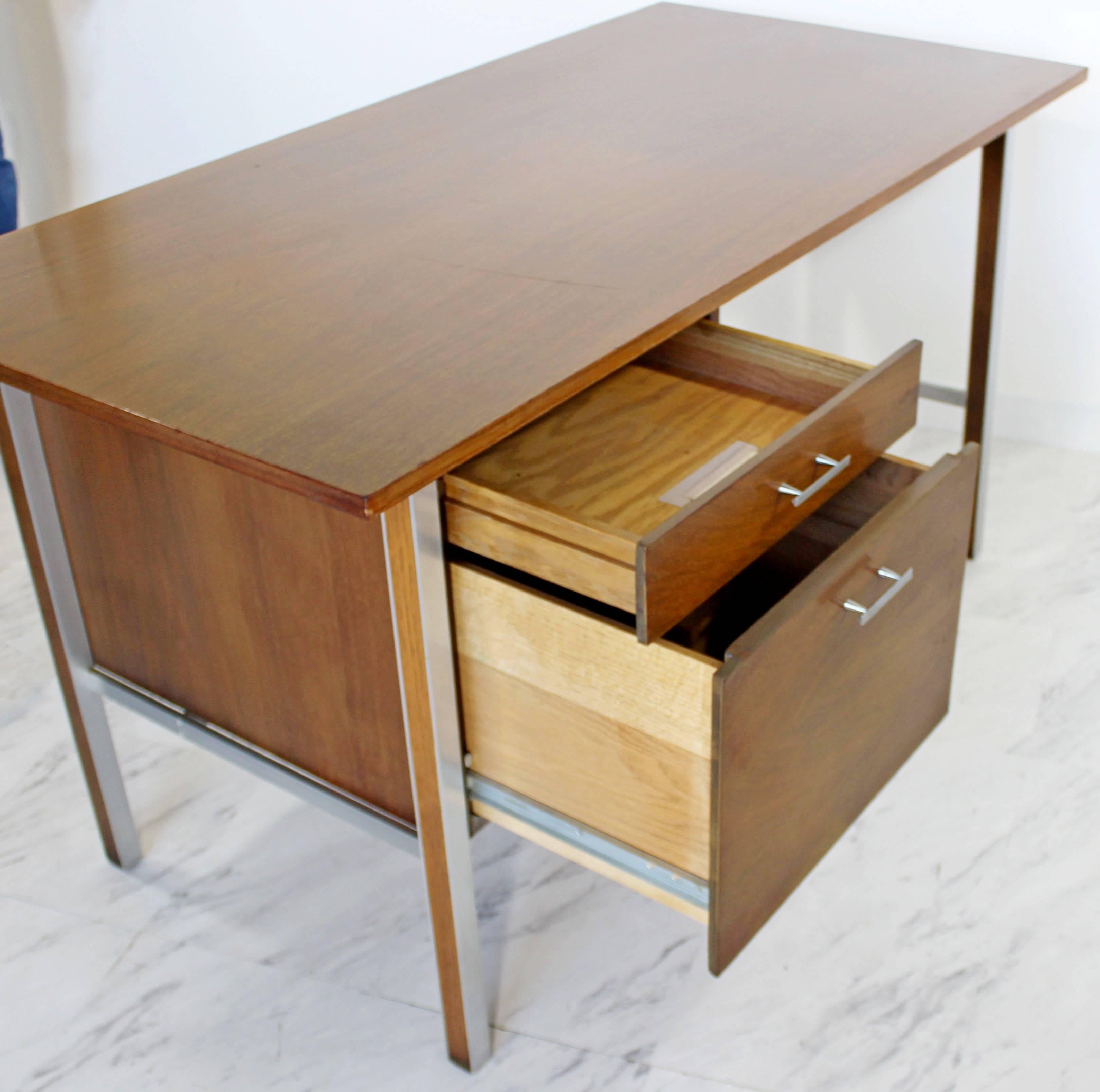 Mid-20th Century Mid-Century Modern Paul McCobb for Calvin Walnut Wood Desk with Two Drawers