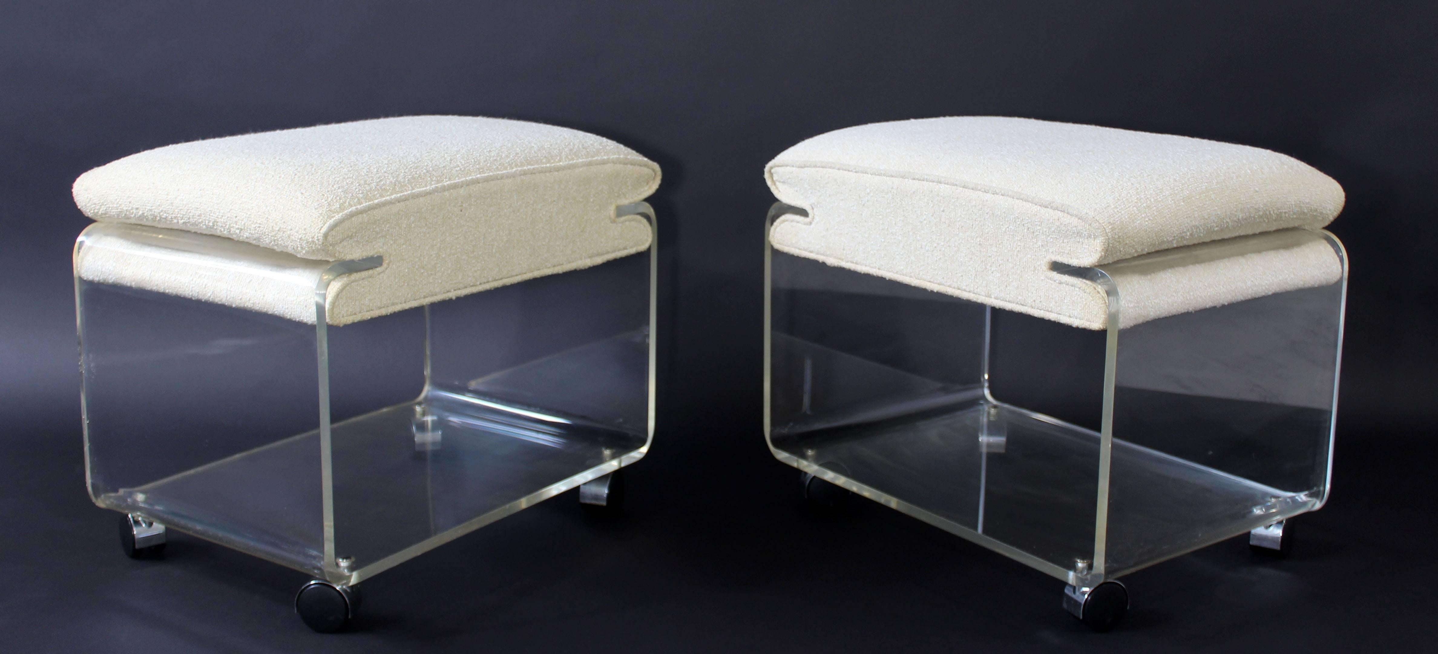 Mid-Century Modern Lucite Pair of Rolling Stools Ottomans Charles Hollis Jones In Good Condition In Keego Harbor, MI