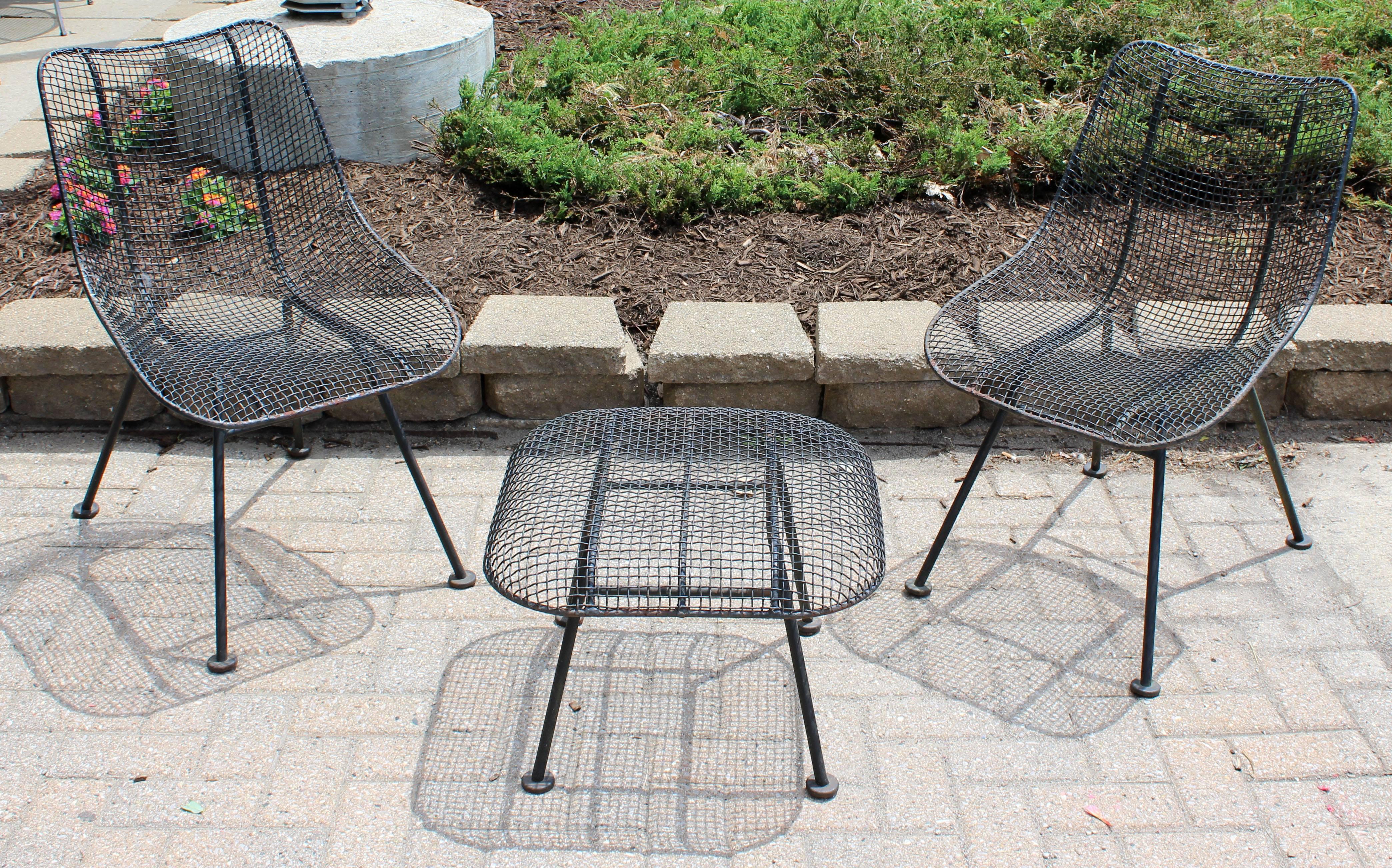 Mid-Century Modern Russell Woodard Sculptura Patio Set Pair Chairs and Ottoman In Good Condition In Keego Harbor, MI