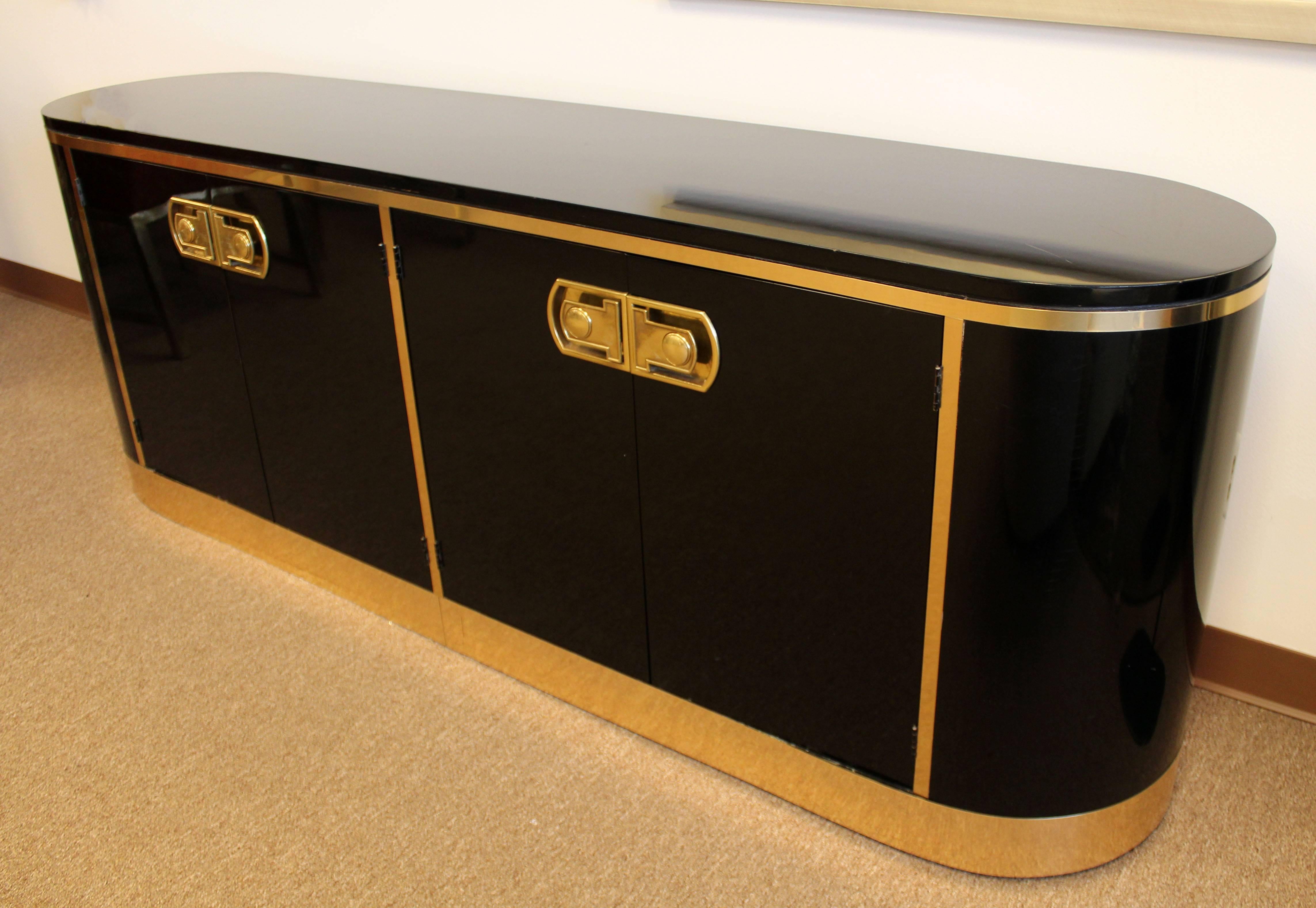 Mid-Century Modern Mastercraft Black Lacquer and Brass Console Credenza, 1970s In Good Condition In Keego Harbor, MI