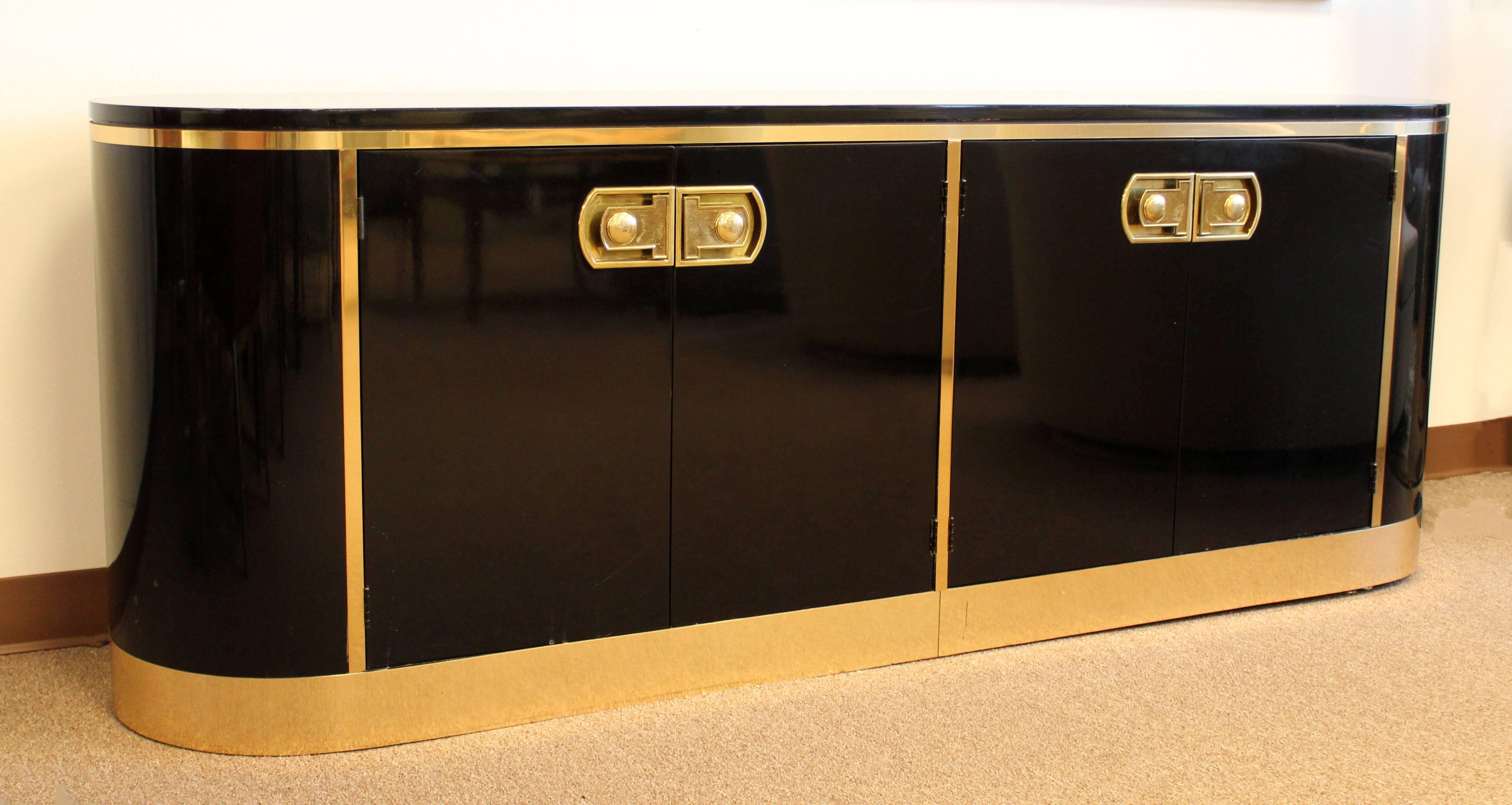 American Mid-Century Modern Mastercraft Black Lacquer and Brass Console Credenza, 1970s