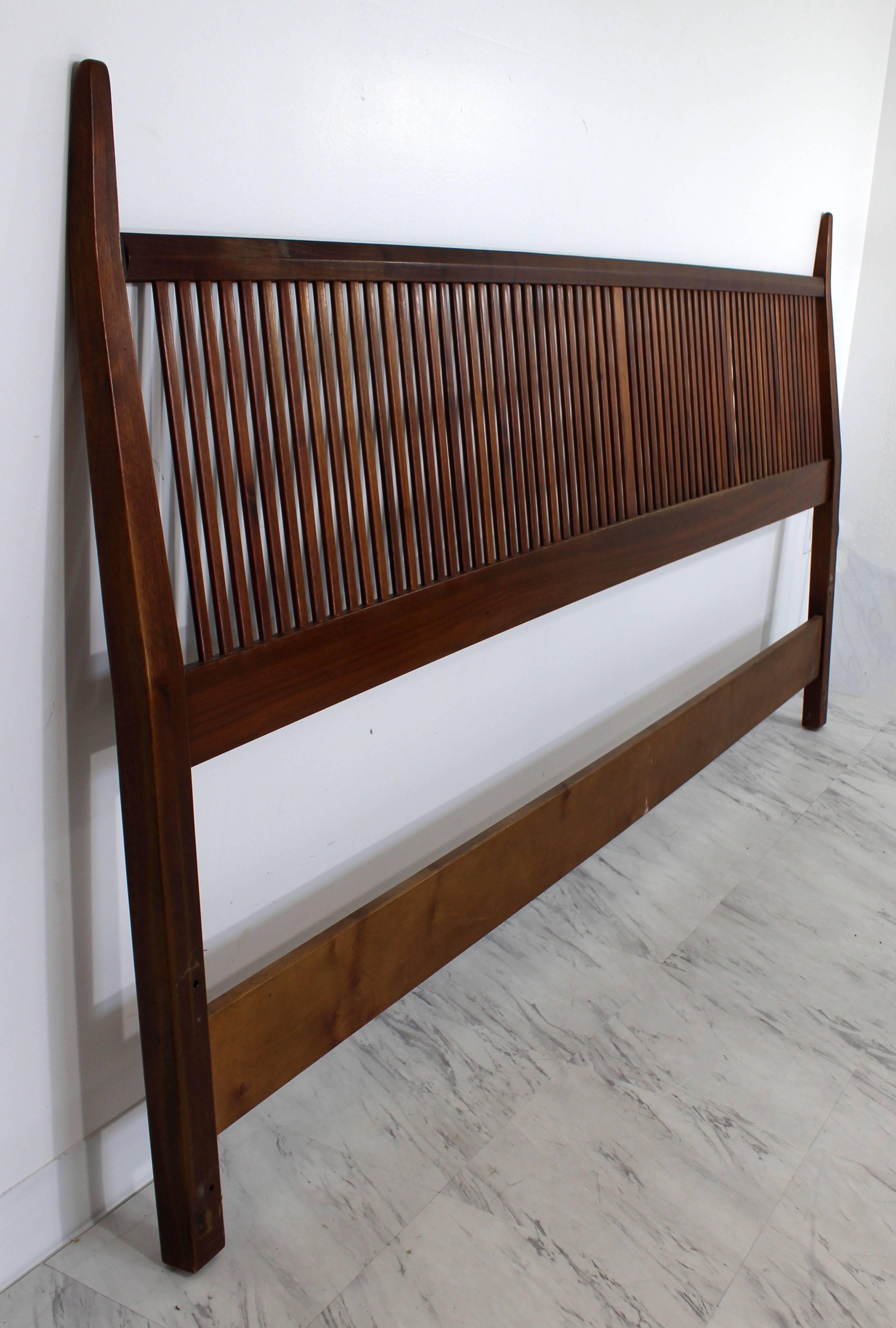 American Mid-Century Modern George Nakashima for Widdicomb Slatted King Headboard, 1950s