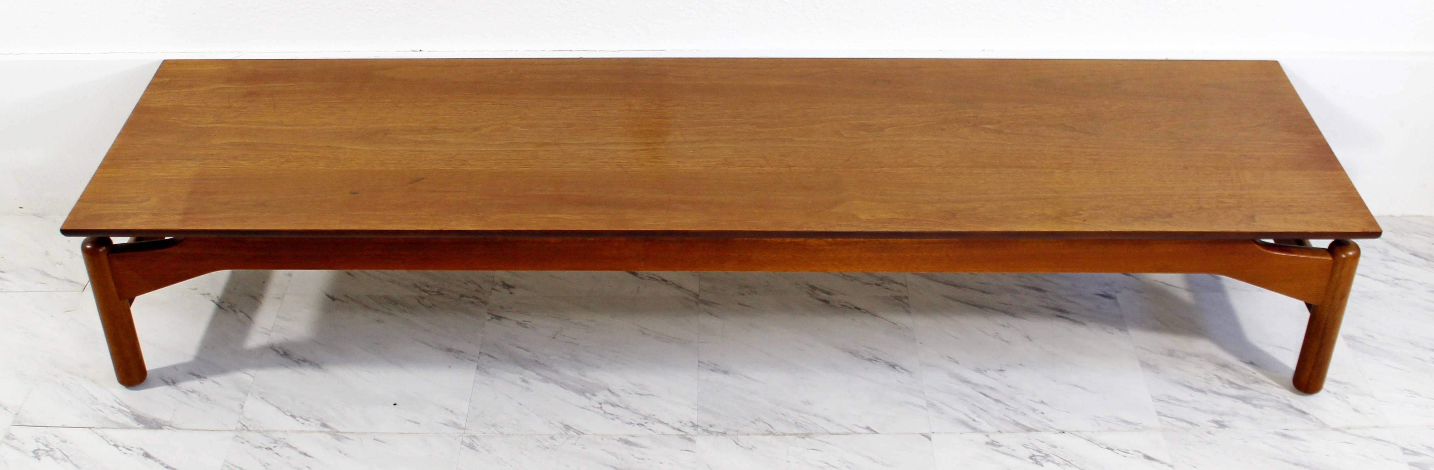 Mid-Century Modern Greta Grossman for Glenn of California Walnut Coffee Table In Good Condition In Keego Harbor, MI