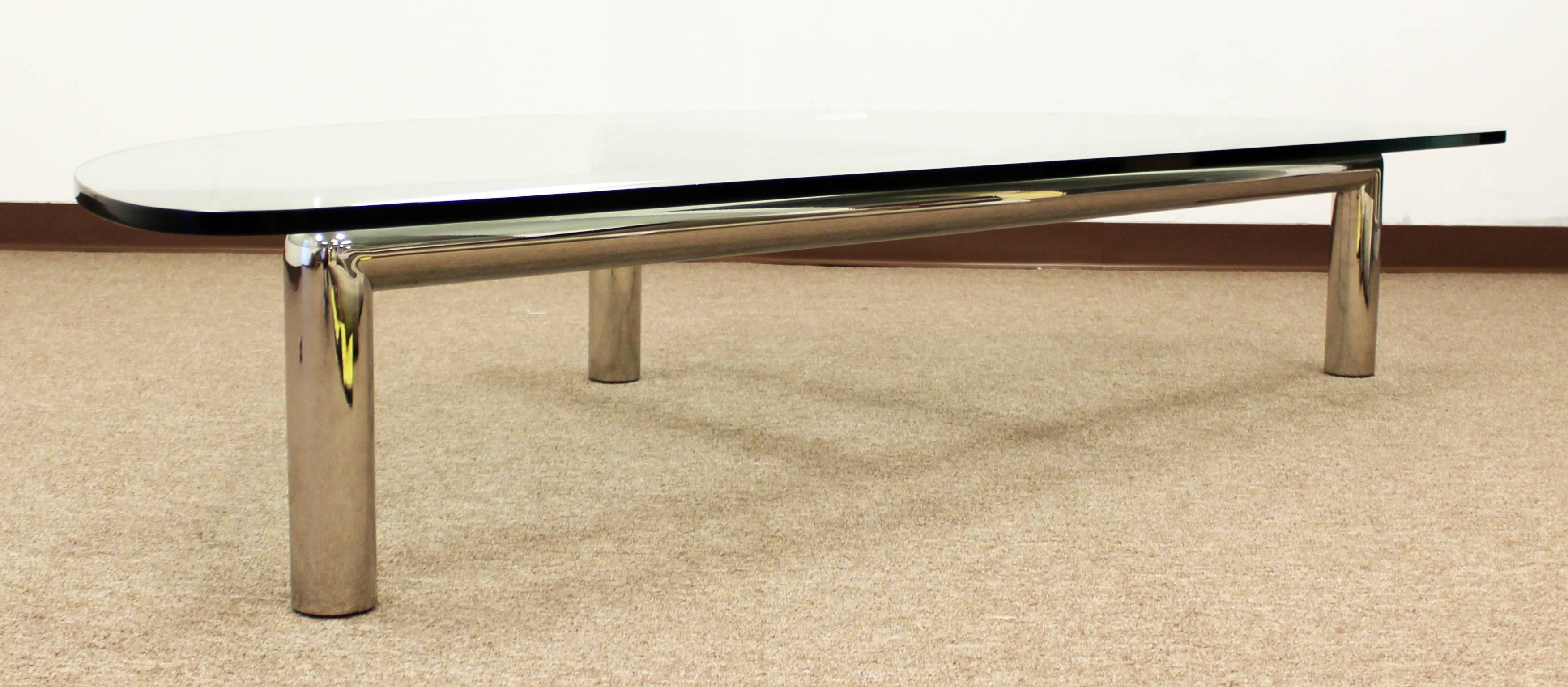 Mid-Century Modern Pace Attributed Large Glass Tubular Chrome Coffee Table In Good Condition In Keego Harbor, MI