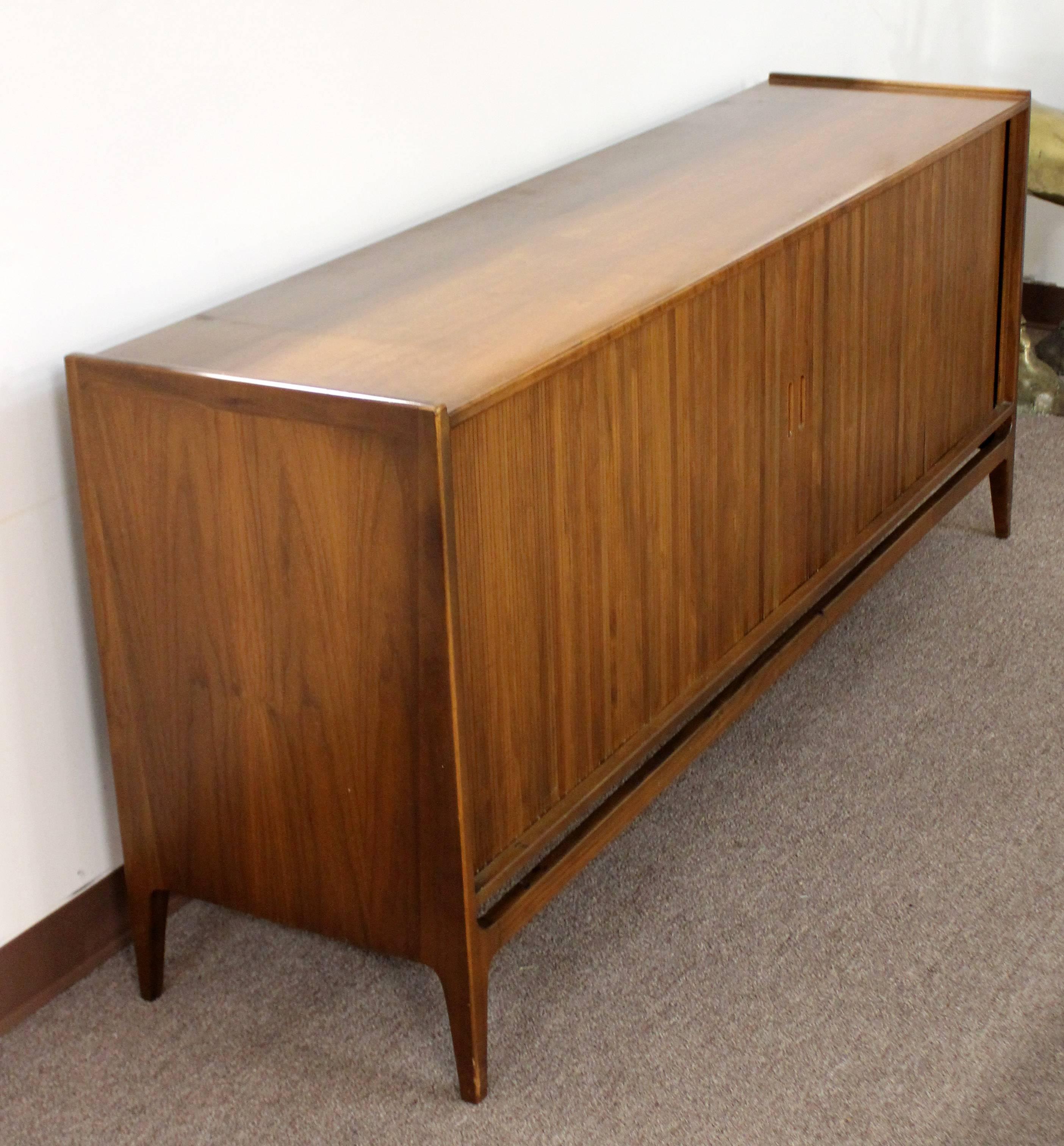 Mid-Century Modern Richard Thompson Tambour Door Credenza Glenn of California In Good Condition In Keego Harbor, MI