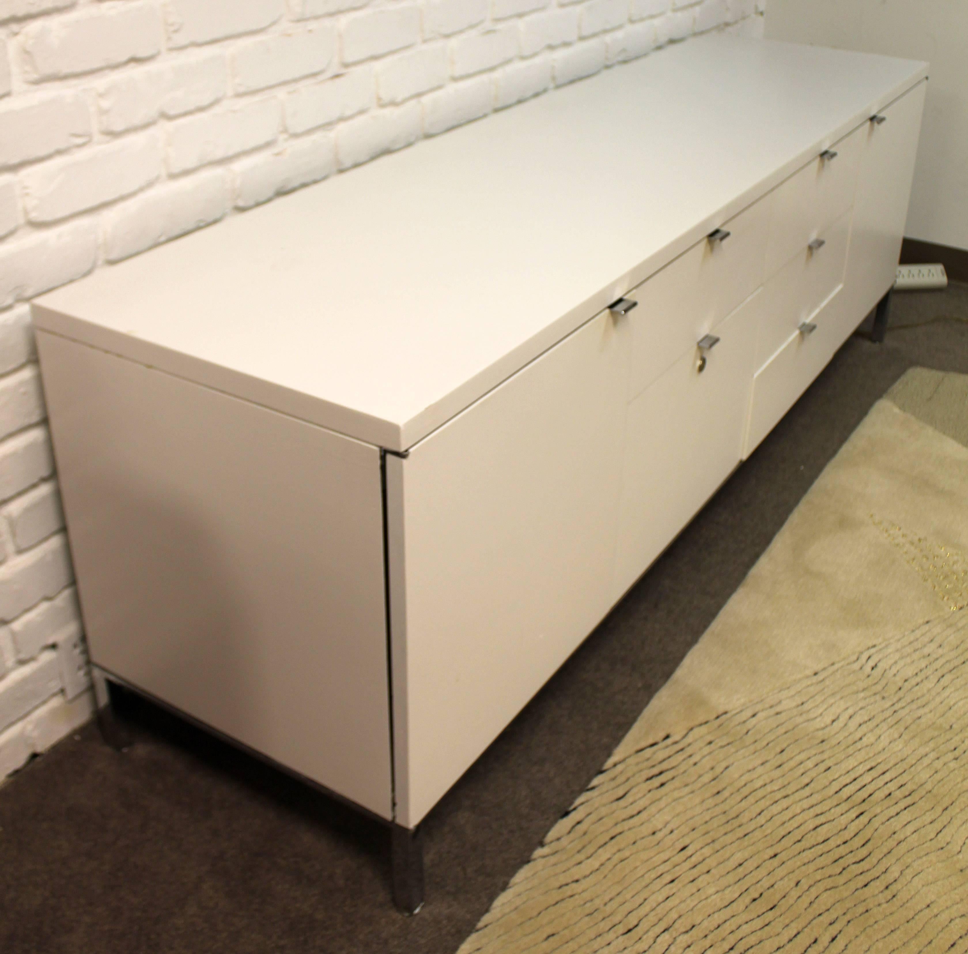 American Mid-Century Modern Stow Davis Chrome White Credenza, 1960s Florence Knoll Style