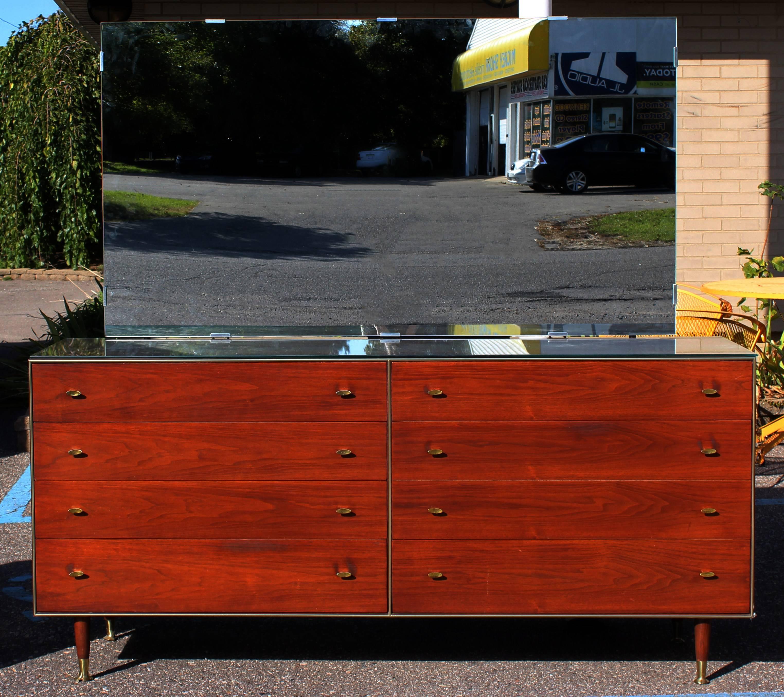 American Mid-Century Modern R-Way Walnut Bedroom Set Highboy Dresser Pair, Nightstands