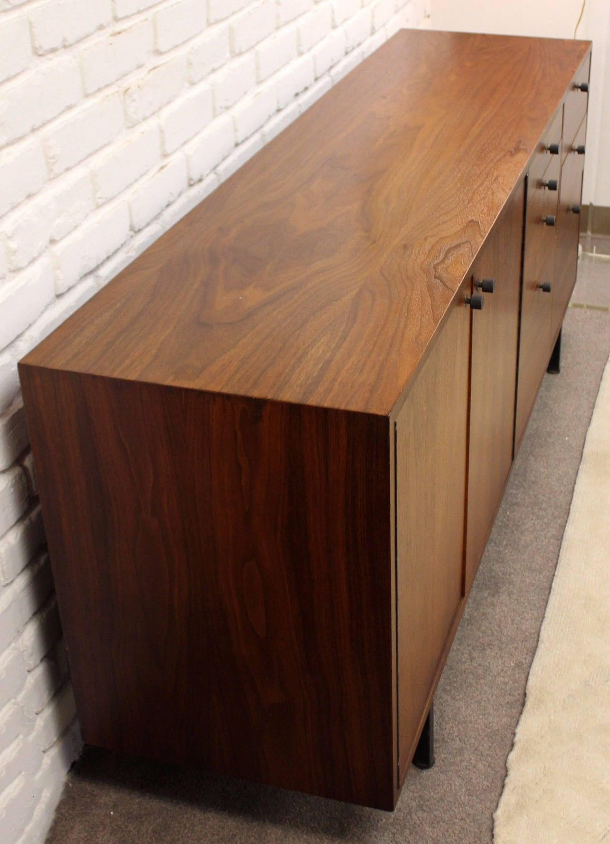 Mid-Century Modern Ward Bennett for Lehigh Furniture Walnut Credenza, 1965 In Good Condition In Keego Harbor, MI