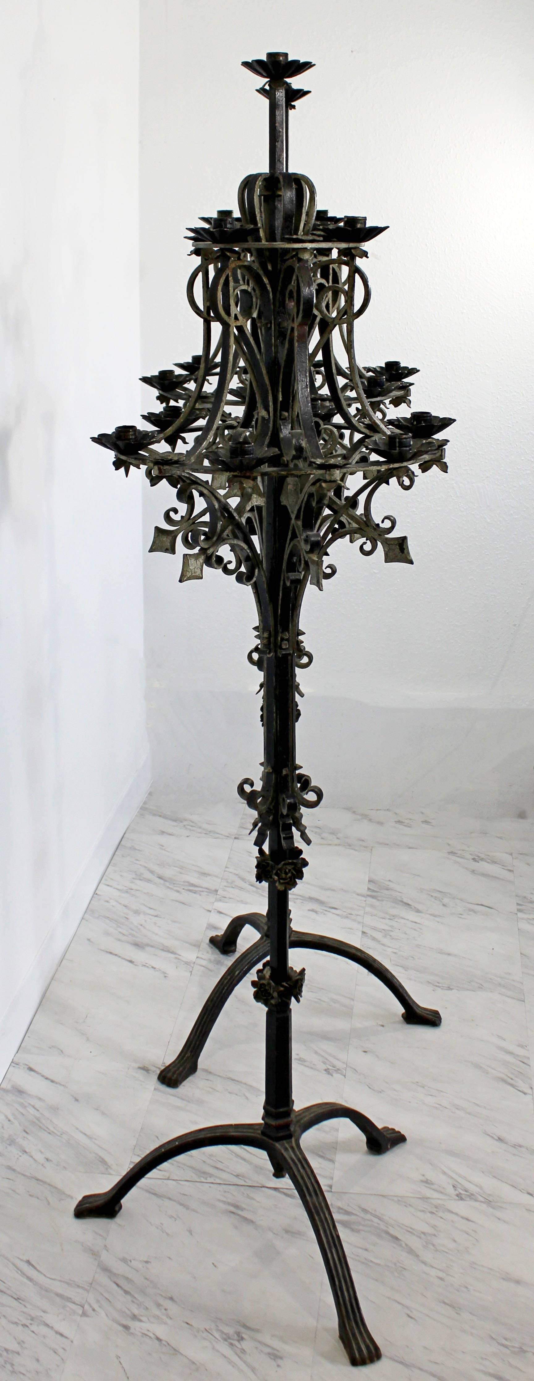 Mid-Century Modern Pair of Gothic Black Iron Metal Floral Standing Candelabra In Good Condition In Keego Harbor, MI
