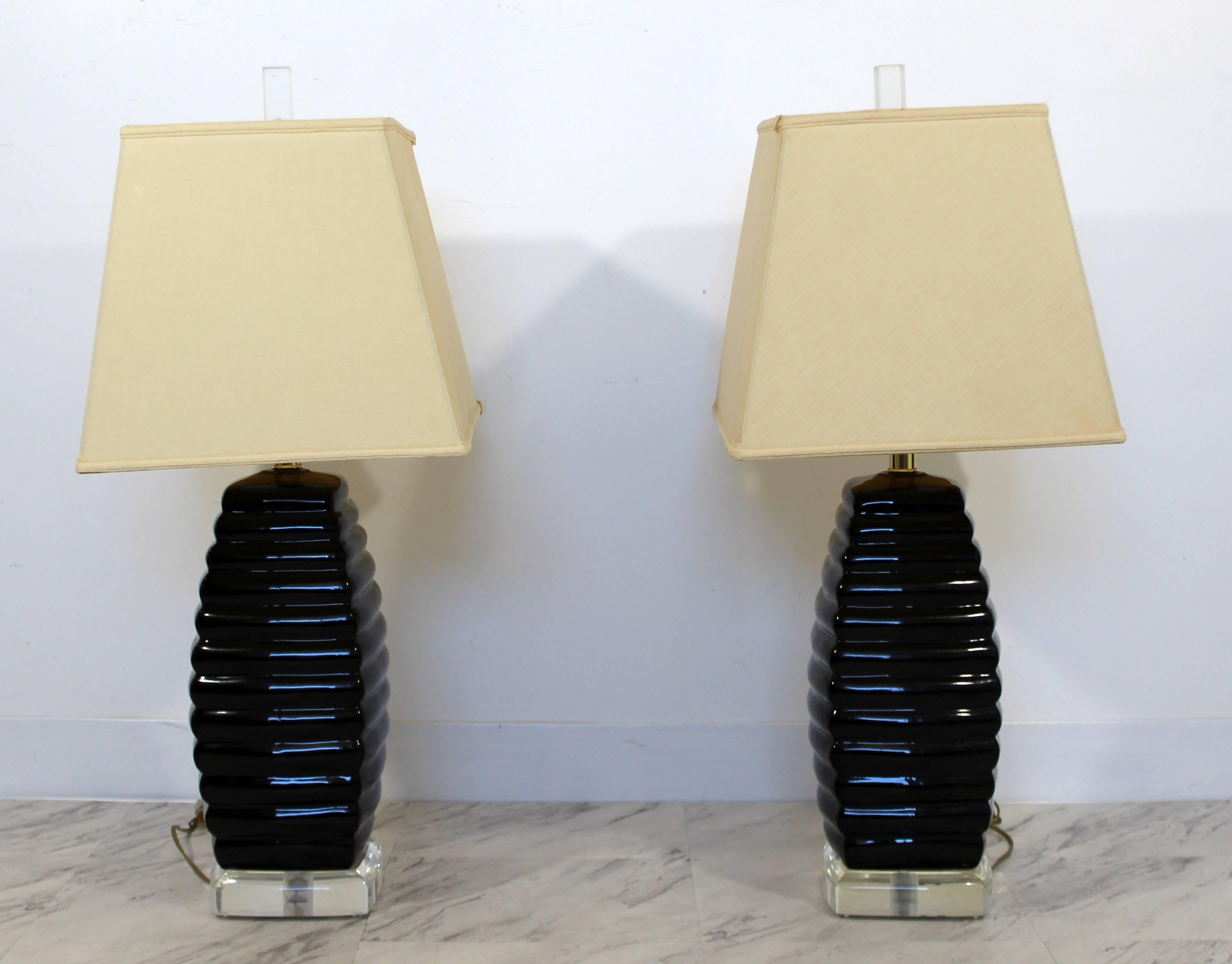 American Mid-Century Modern Pair of Bauer Black & Clear Lucite Table Lamps Beehive Style