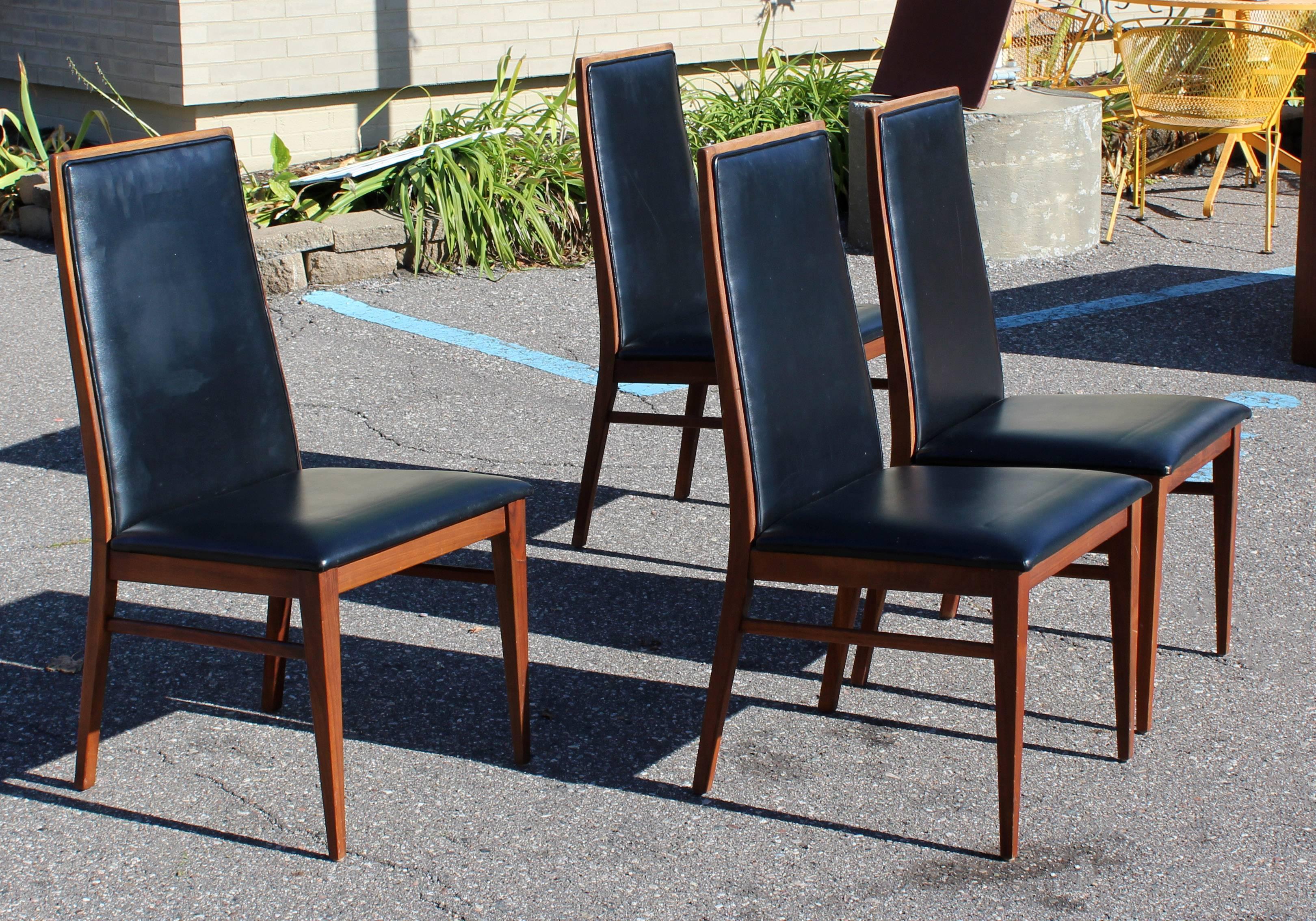 Mid-Century Modern Baughman Dillingham Dining Set, Table Two Leaves Four Chairs In Good Condition In Keego Harbor, MI