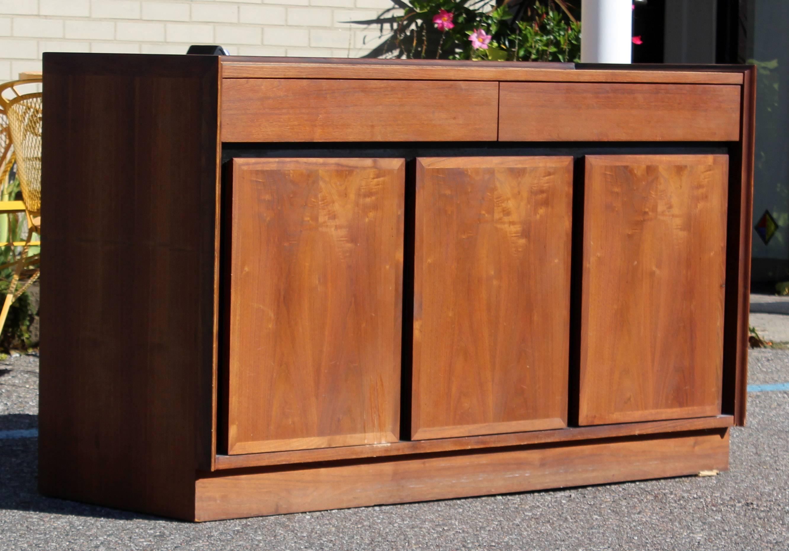 Late 20th Century Mid-Century Modern Merton Gershun Dillingham Credenza Sideboard Walnut, 1970s