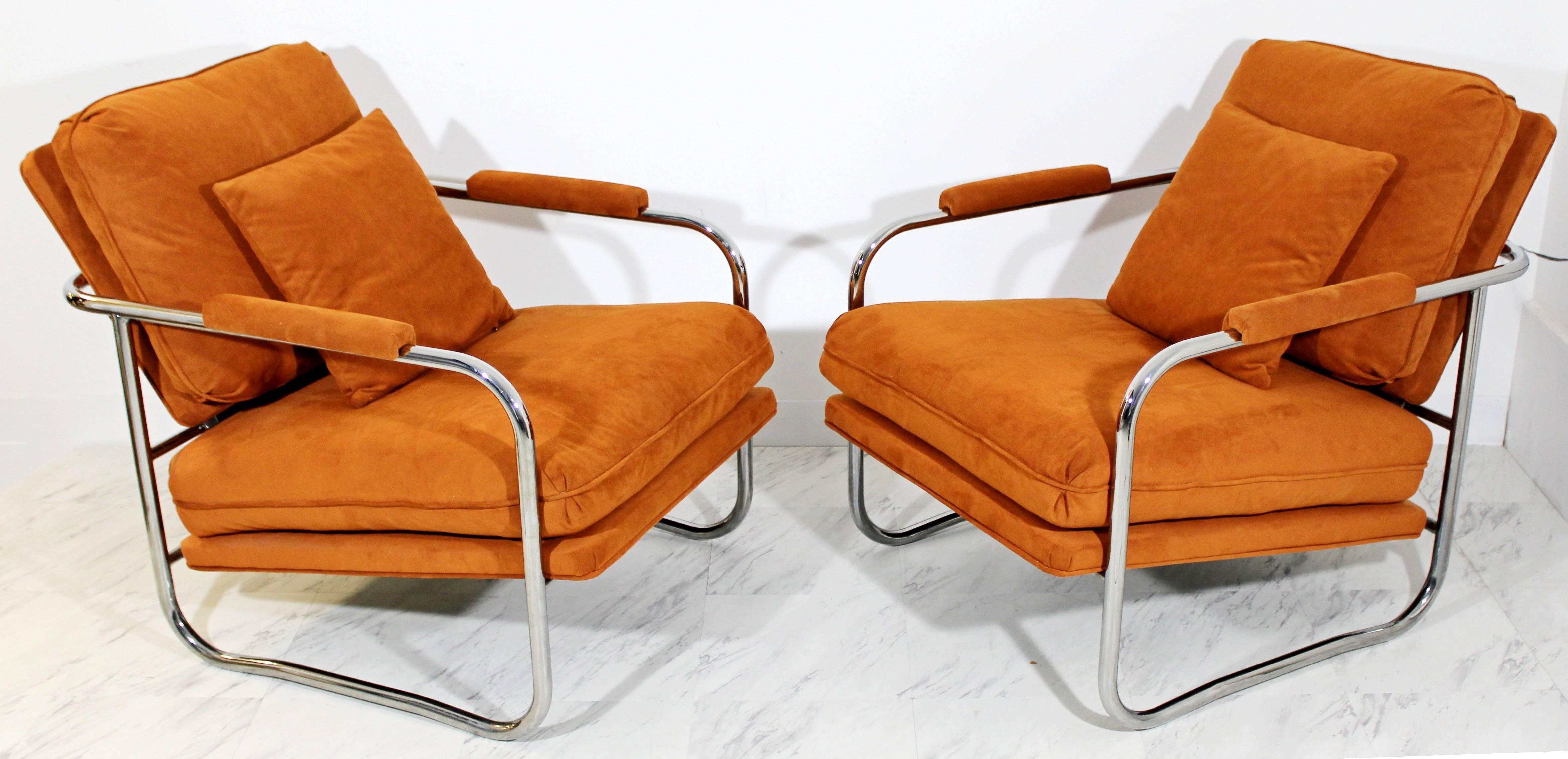 Mid-Century Modern Pair of Tubular Chrome Lounge Chairs and Ottoman In Good Condition In Keego Harbor, MI