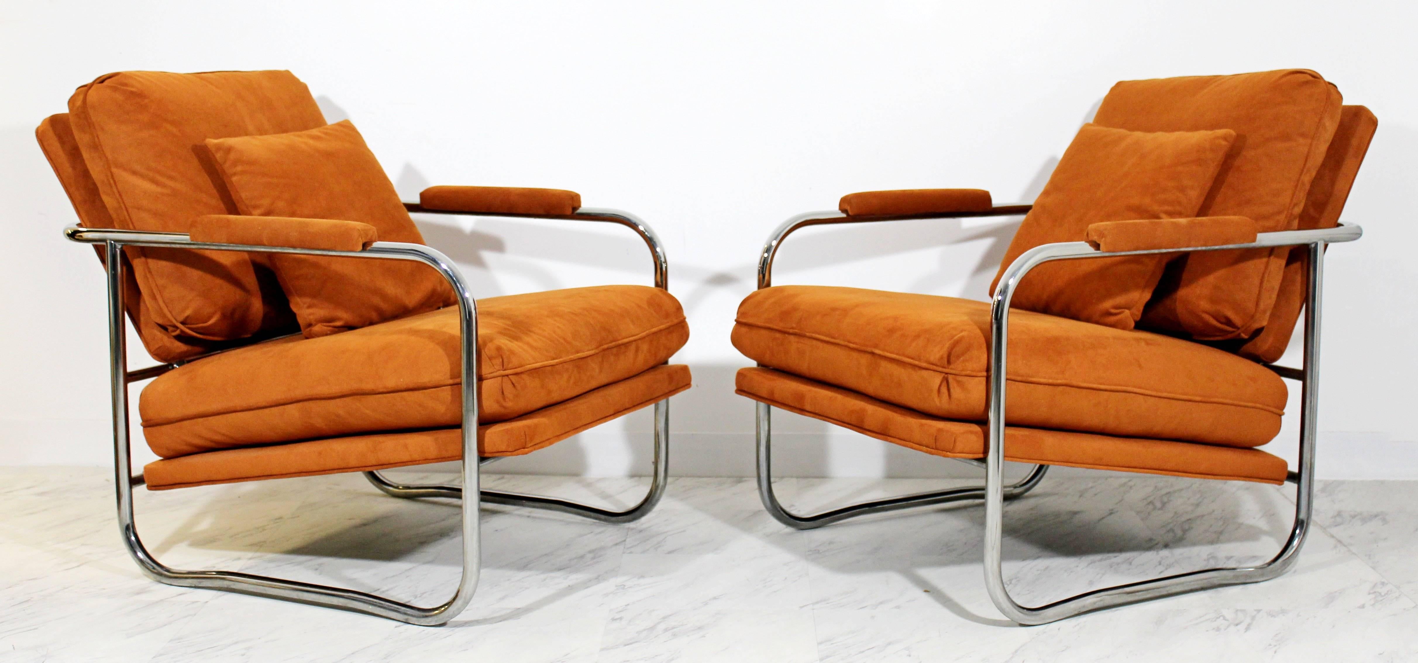 American Mid-Century Modern Pair of Tubular Chrome Lounge Chairs and Ottoman