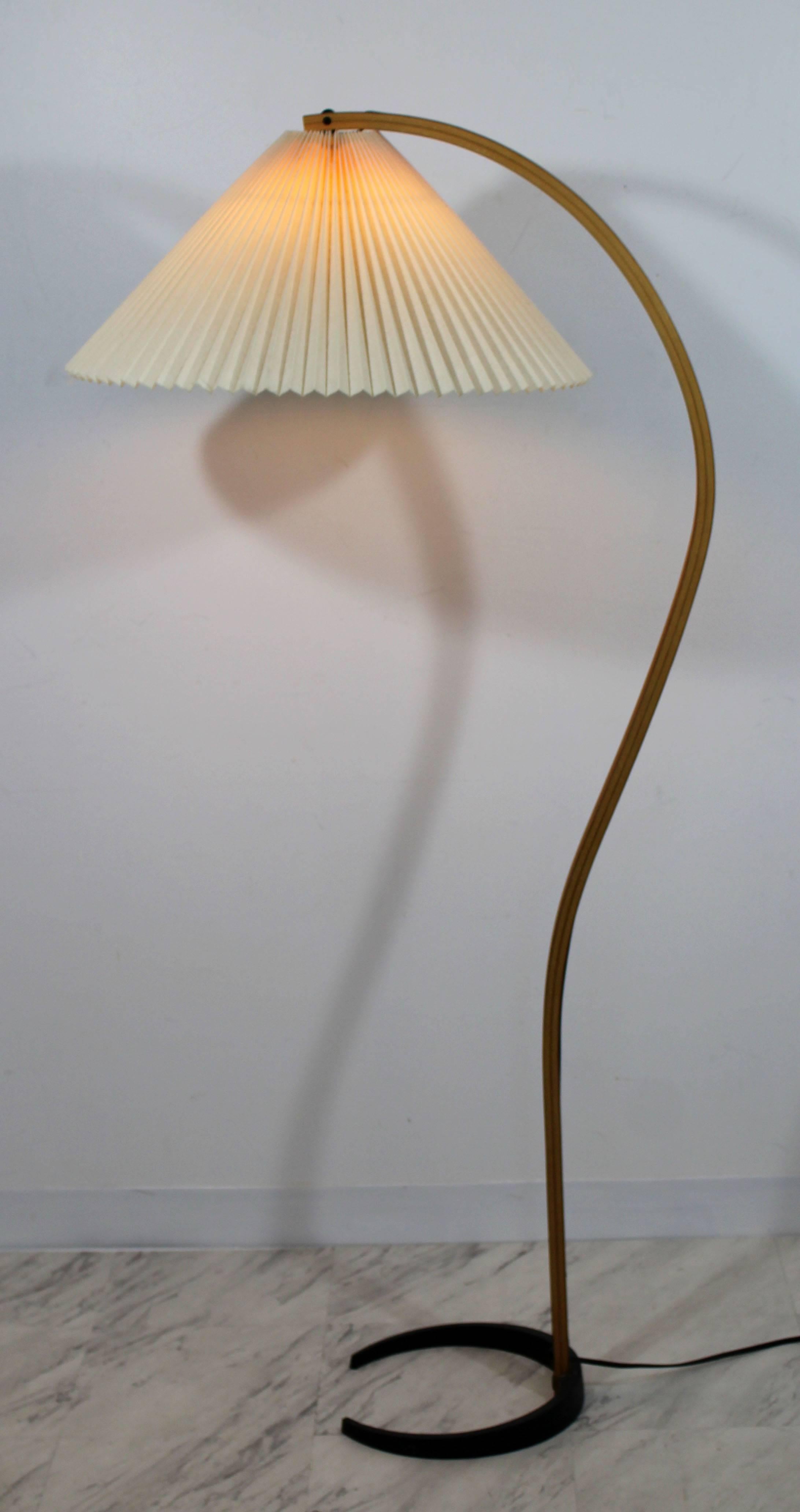 For your consideration is a gorgeous, bentwood, standing floor lamp, with original pleated shade and half moon, iron base, stamped Caprani Lights. In excellent condition. The dimensions of the lamp are 12