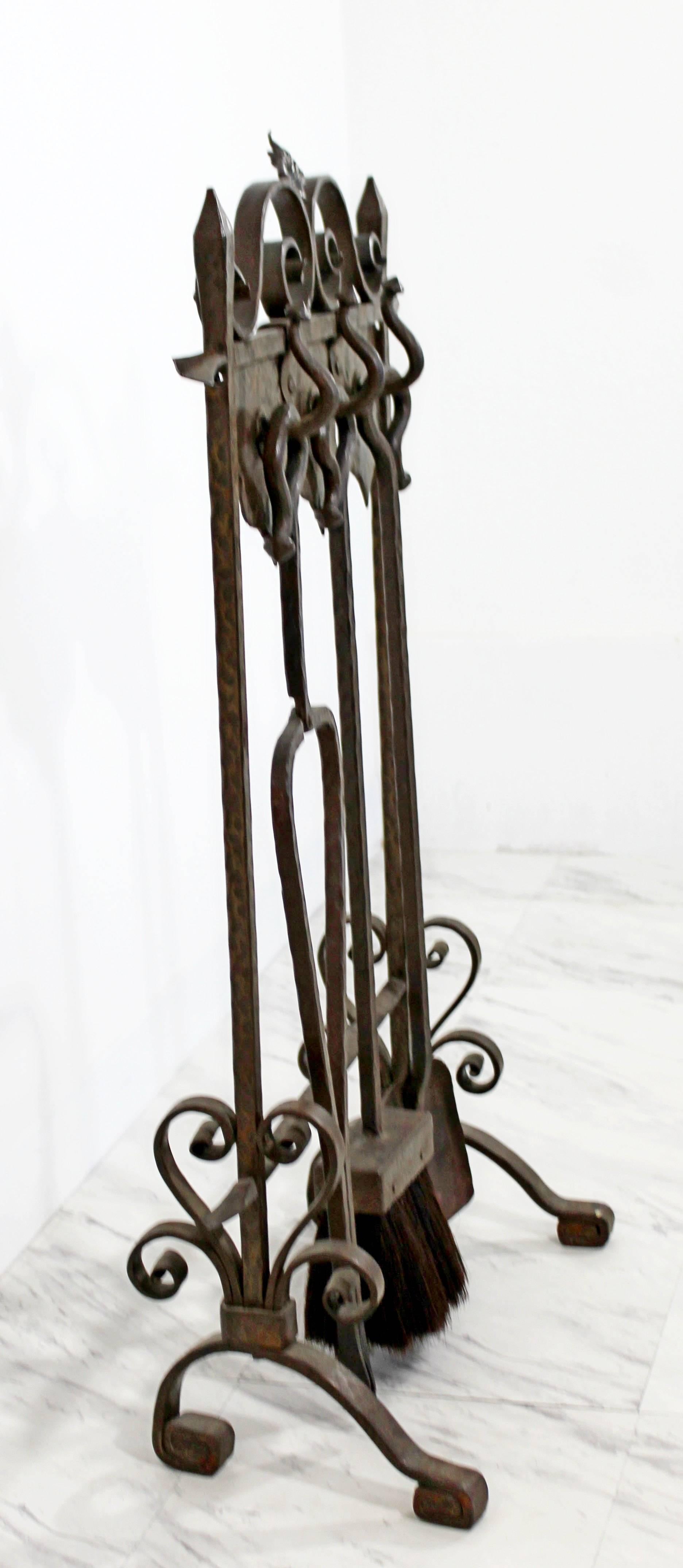 French Art Deco Hand-Forged Wrought Iron Fireplace Tool Set For Sale at