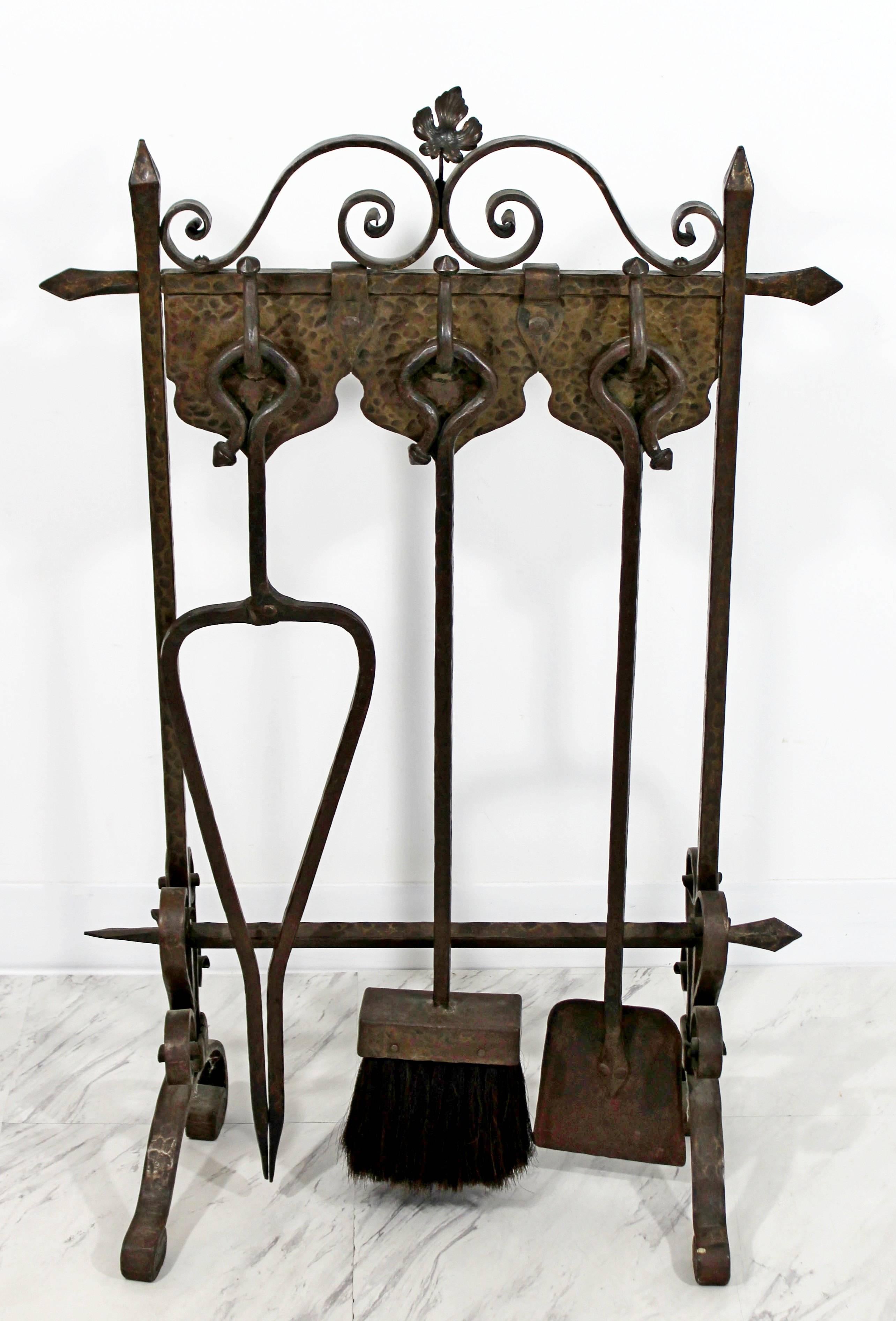 French Art Deco Hand-Forged Wrought Iron Fireplace Tool Set For Sale at