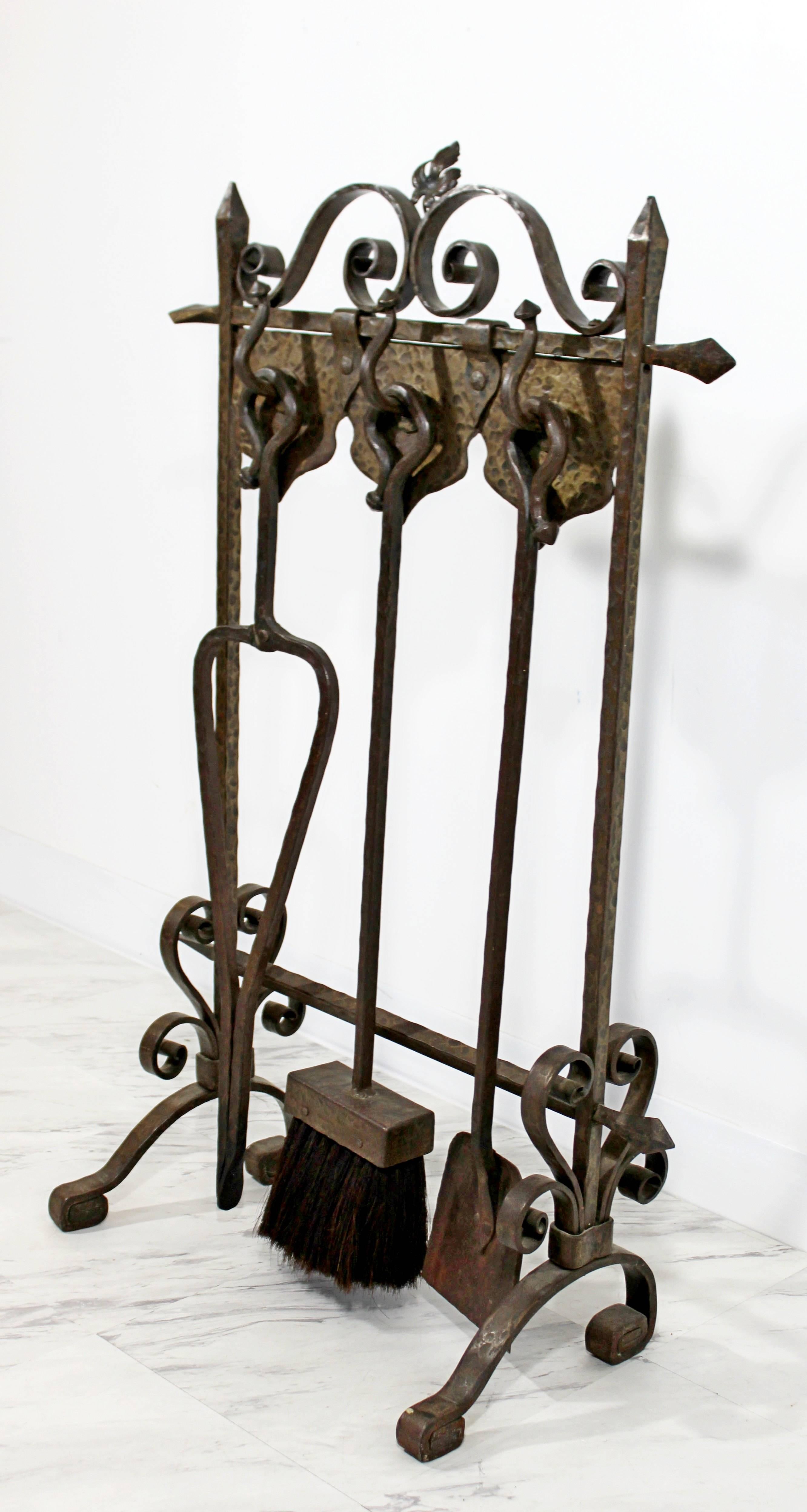 French Art Deco Hand-Forged Wrought Iron Fireplace Tool Set For Sale at