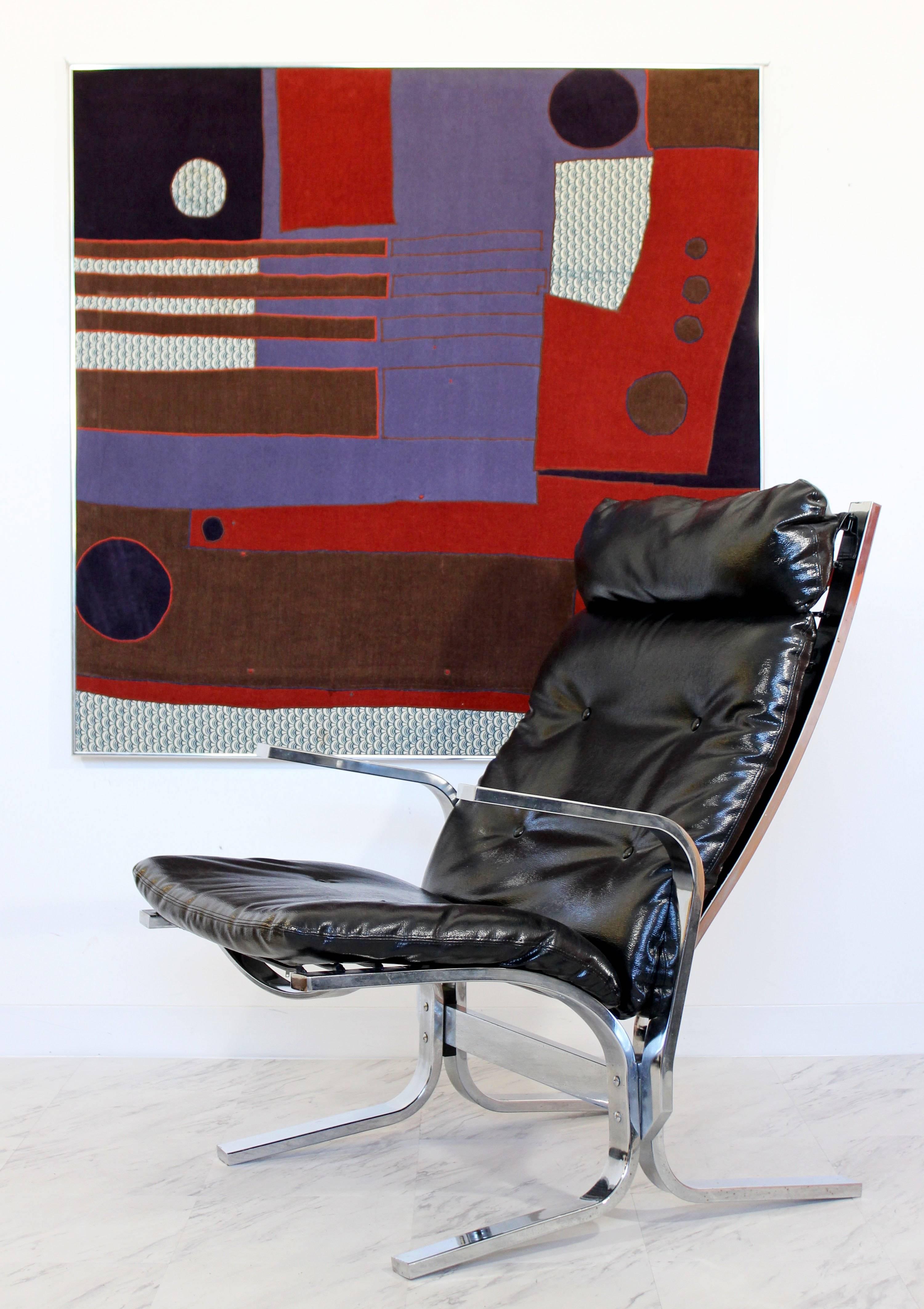 For your consideration is a phenomenal, black tufted leather and chrome, wave chair, in the style of Ingmar Relling for Westnofa, 1960s. In excellent condition. The dimensions are 29
