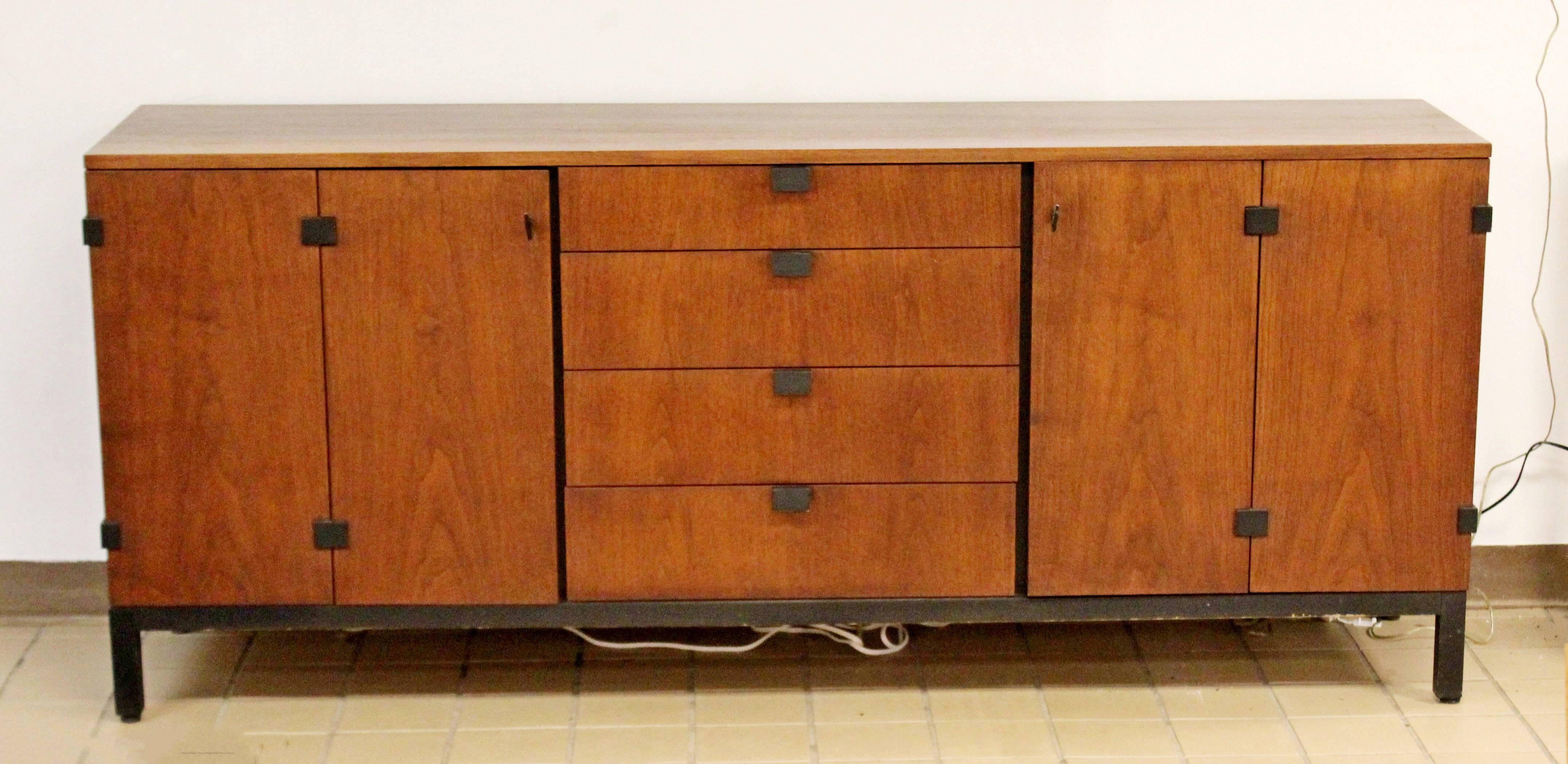 Mid-Century Modern Walnut Credenza Sideboard Kipp Stewart for Directional, 1950s In Good Condition In Keego Harbor, MI