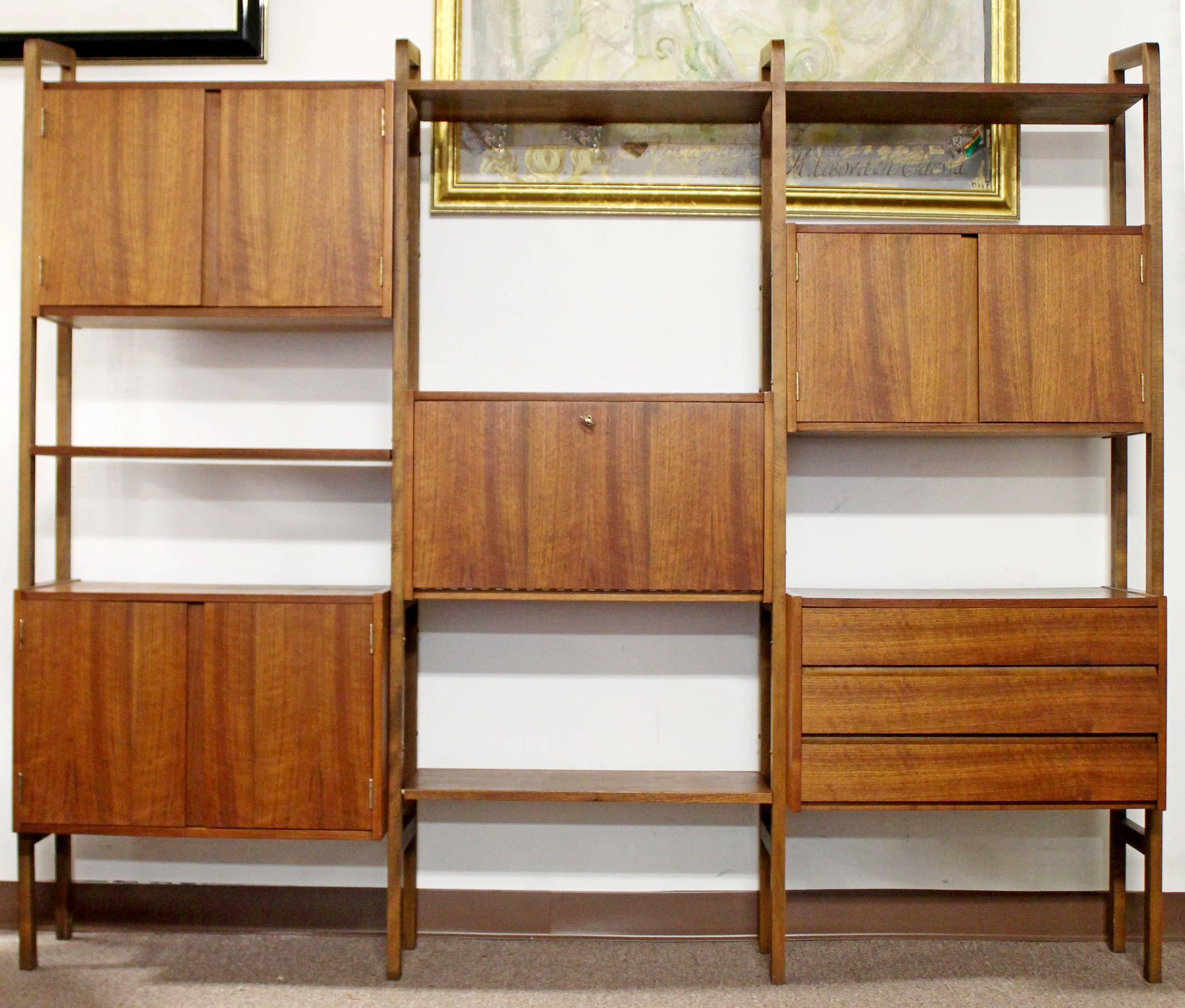 For your consideration is an absolutely beautiful, free-standing, walnut room divider, shelving unit, circa the 1960s. In excellent condition. The dimensions are 87