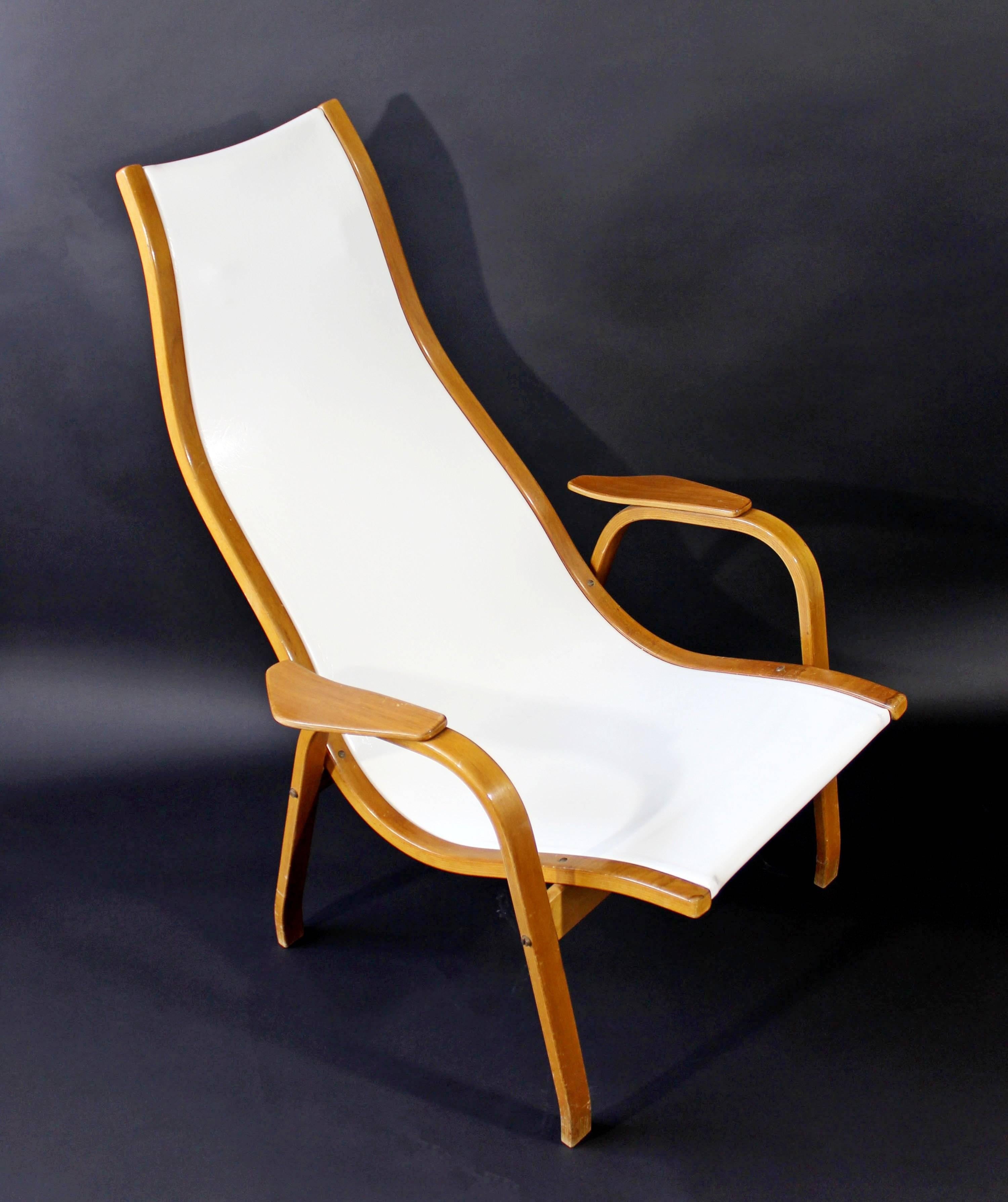 For your consideration is a fabulous, white vinyl upholstered, 