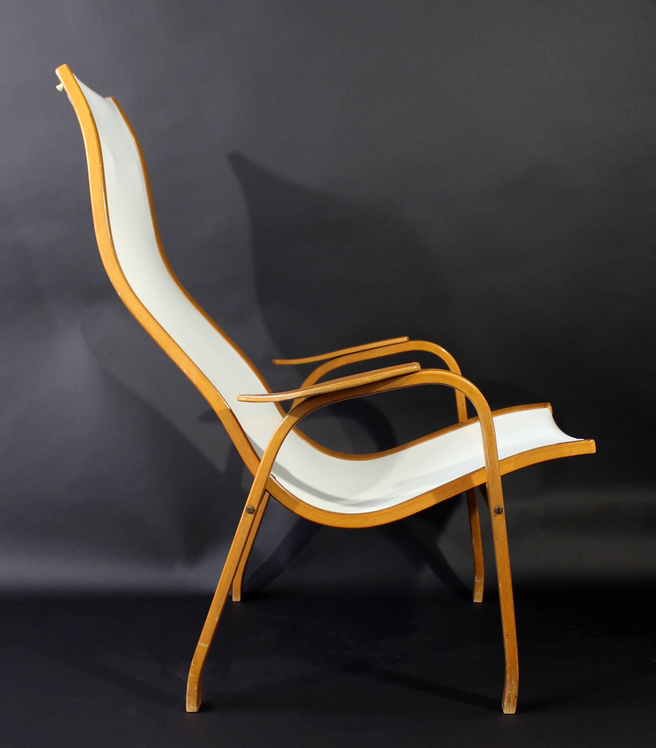 Mid-Century Modern White Vinyl Lamino Bentwood Chair Made in Sweden, 1950s In Good Condition In Keego Harbor, MI