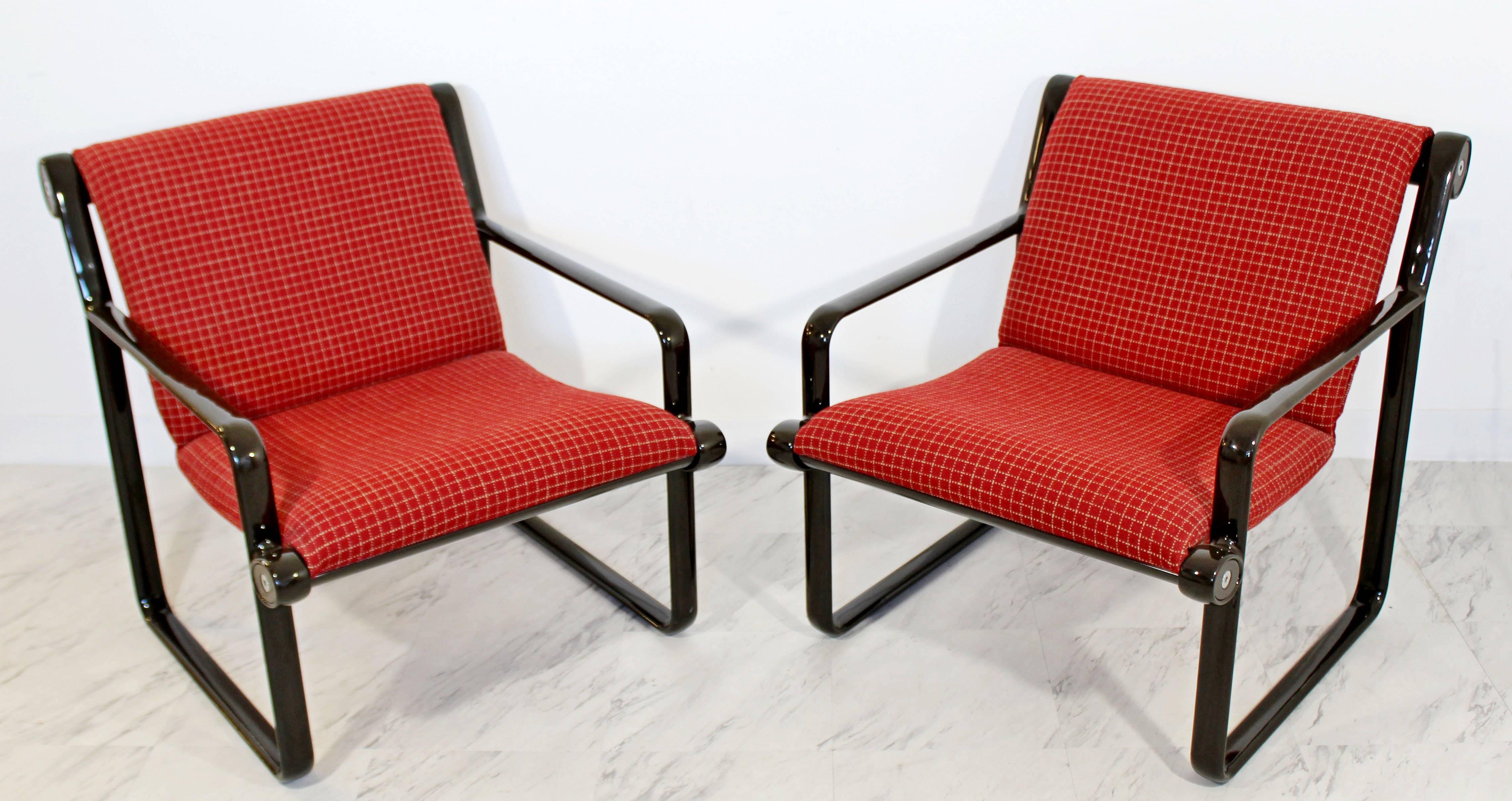 For your consideration is a magnificent, pair of original sling, lounge armchairs, in brown and with a red upholstery, designed by Hannah and Morrison for Knoll, circa 1970s. In excellent condition. Original fabric. With original tags. The