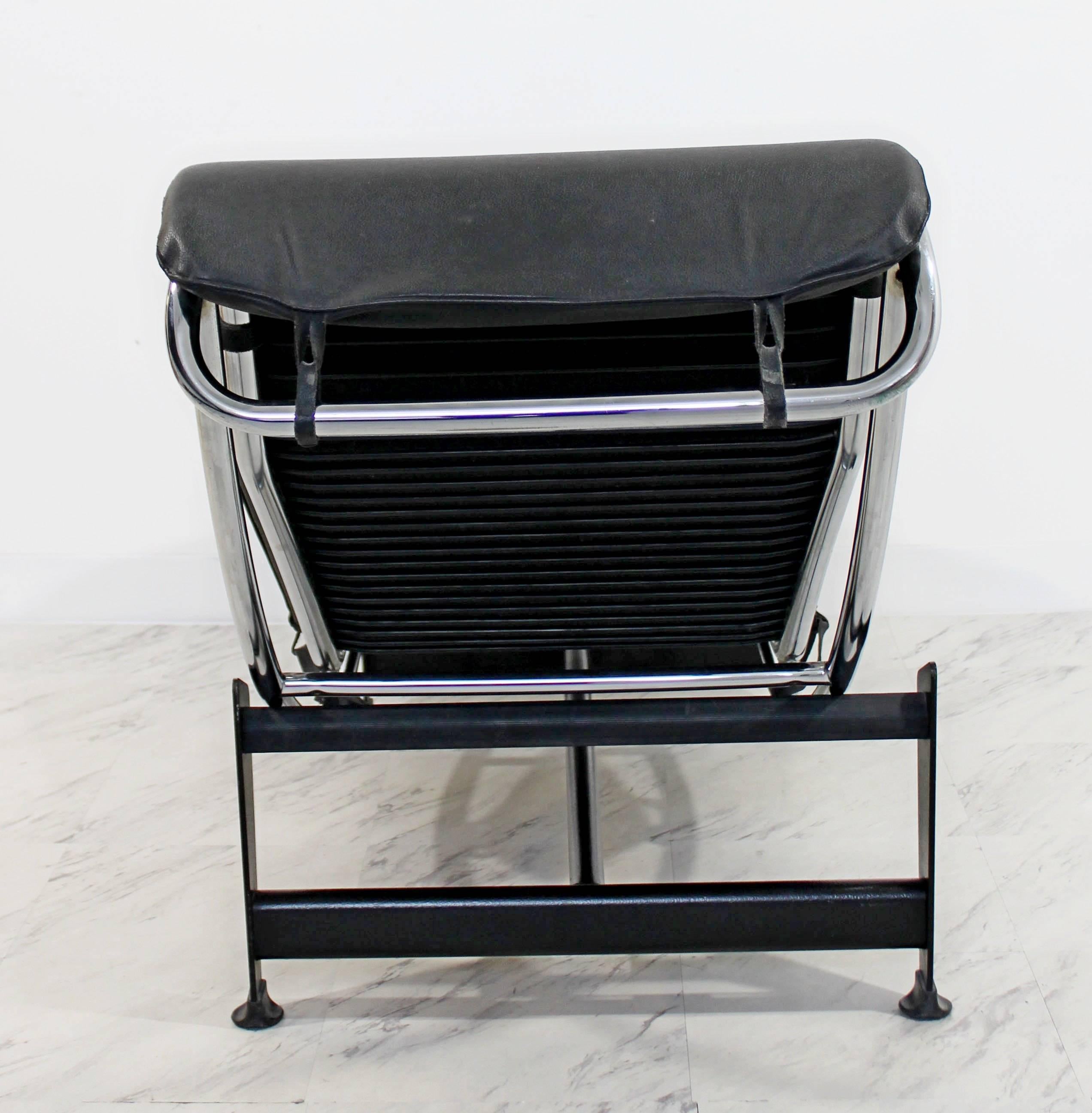 Mid-20th Century Mid-Century Modern Le Corbusier Cassina Black Leather Chrome Chaise Lounge