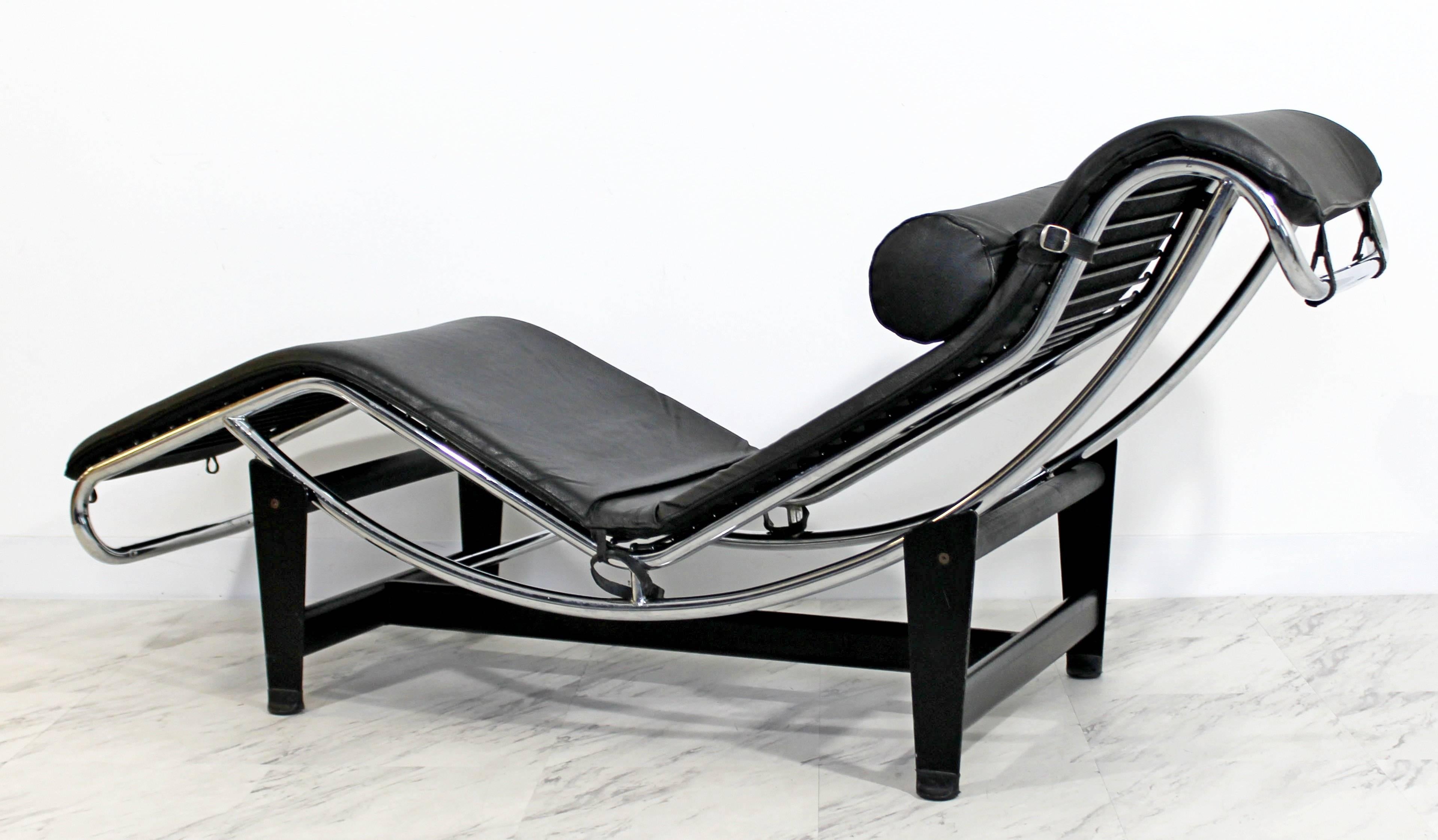 Italian Mid-Century Modern Le Corbusier Cassina Black Leather Chrome Chaise Lounge